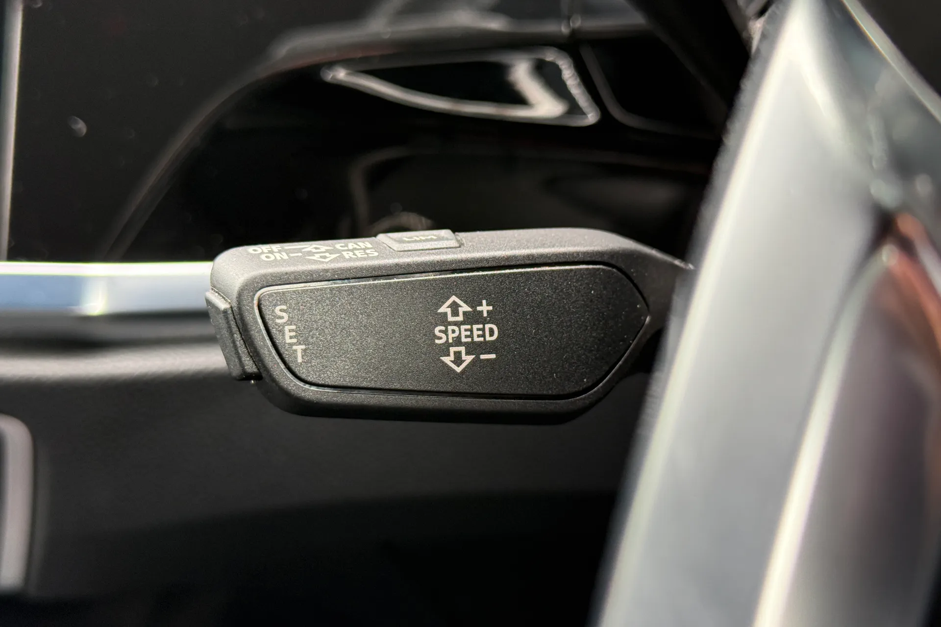 Audi Q3 thumbnail image number 21
