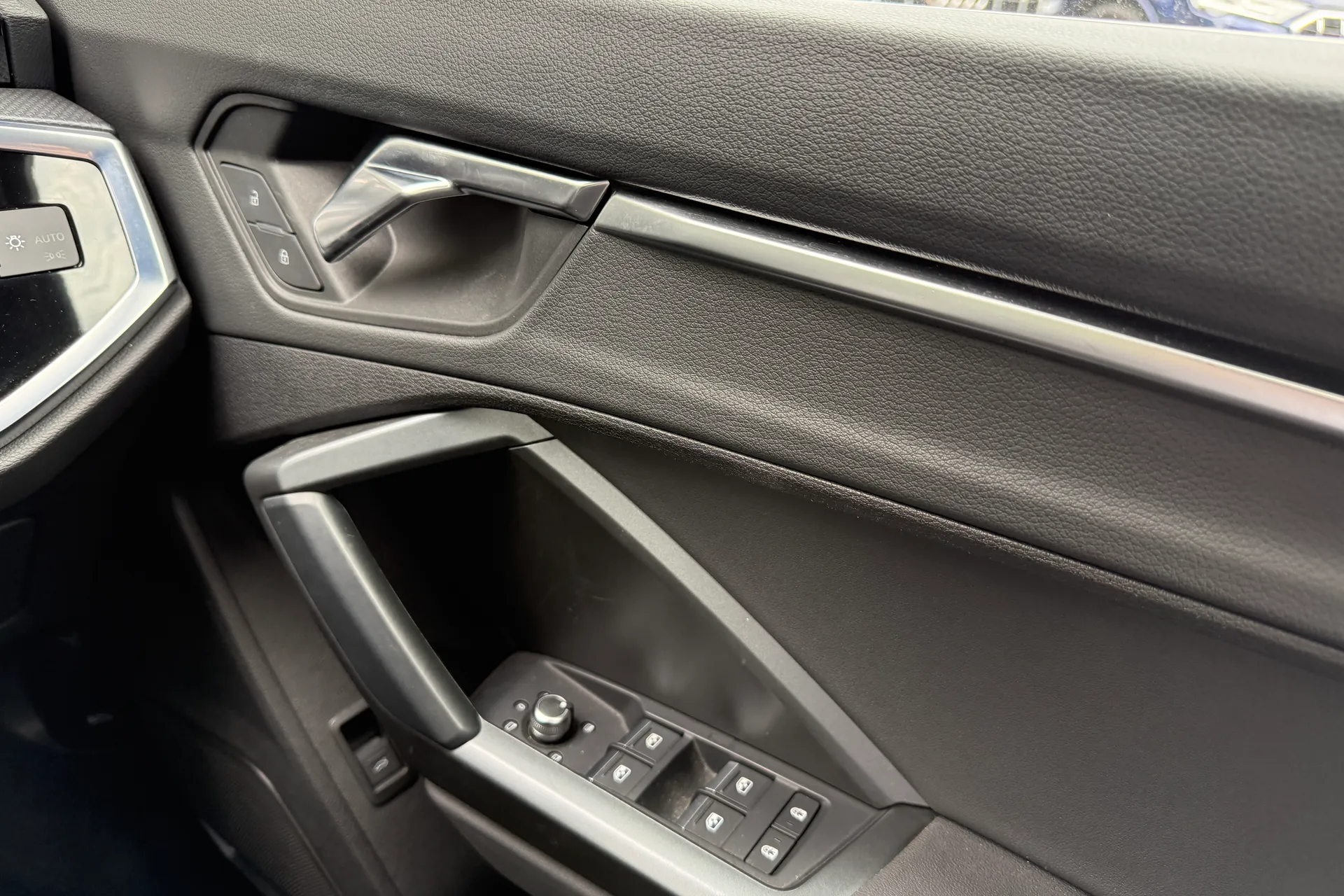 Audi Q3 thumbnail image number 25
