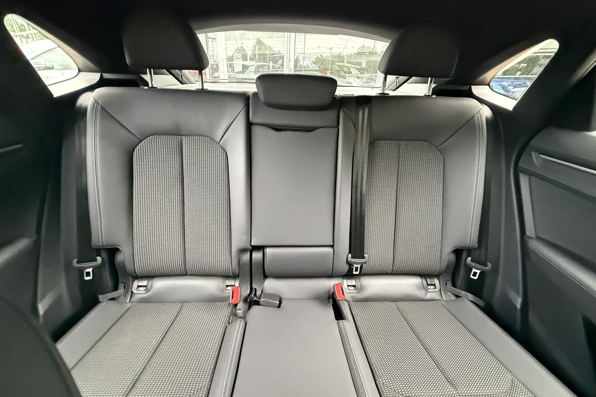 Audi Q3 thumbnail image number 29