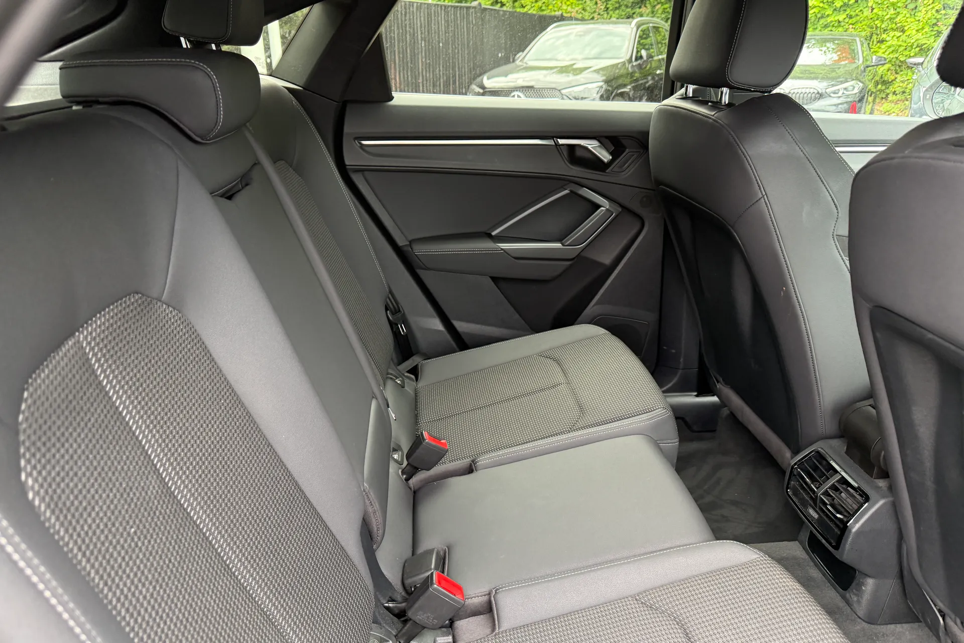 Audi Q3 thumbnail image number 36