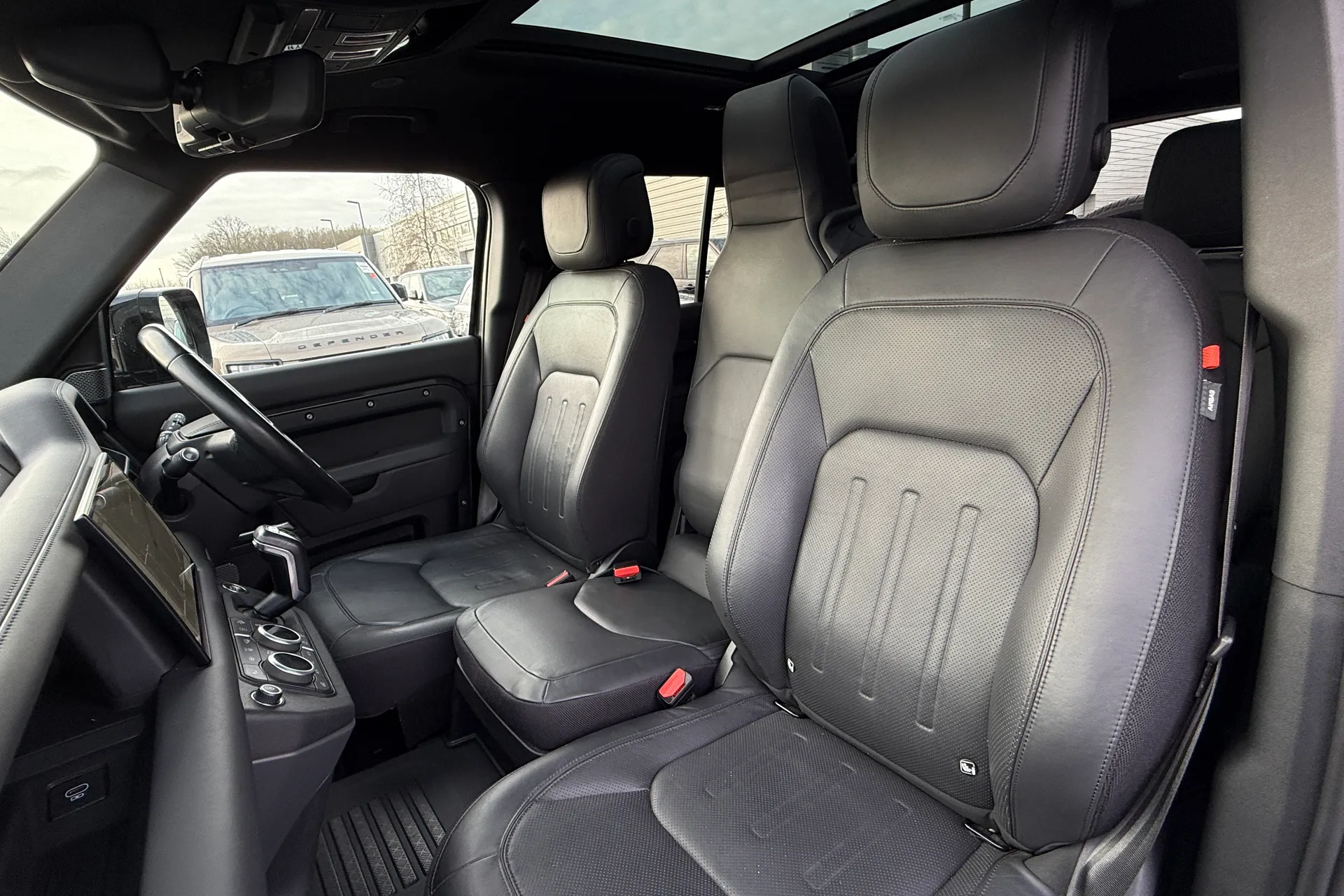 LAND ROVER DEFENDER thumbnail image number 35