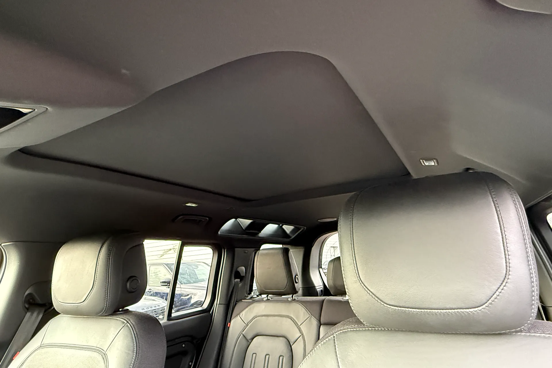 LAND ROVER DEFENDER thumbnail image number 36