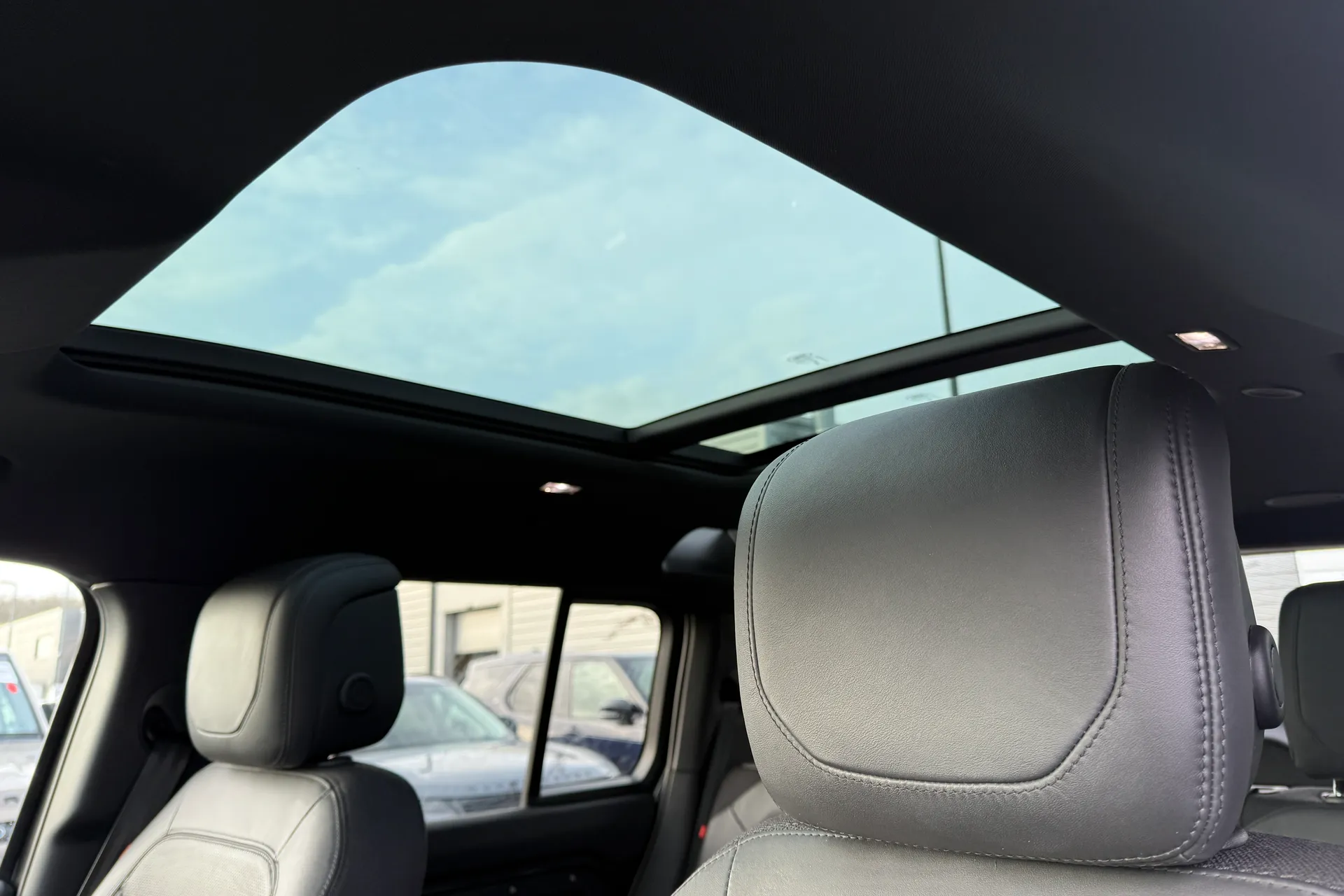 LAND ROVER DEFENDER thumbnail image number 4