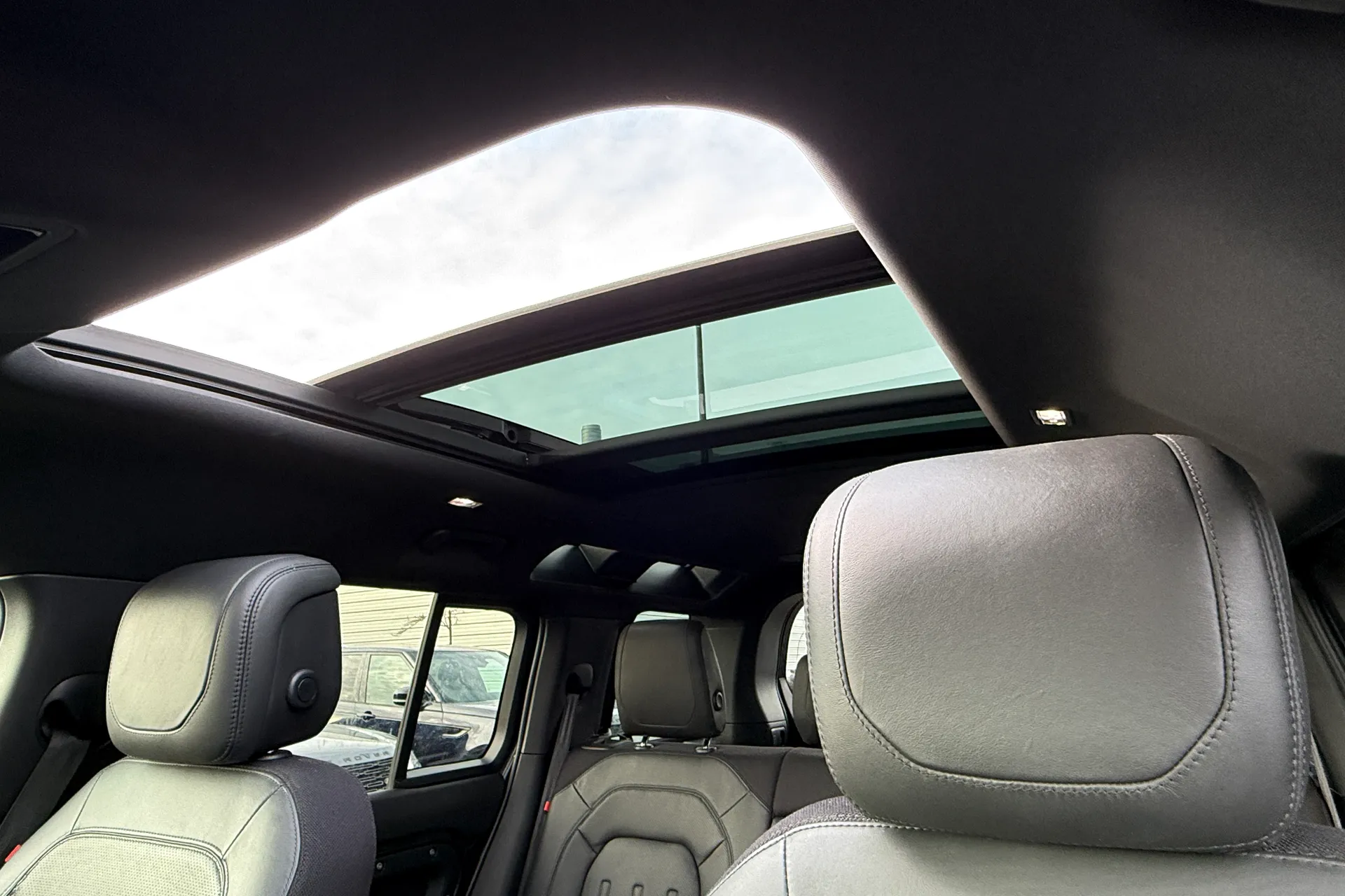 LAND ROVER DEFENDER thumbnail image number 5