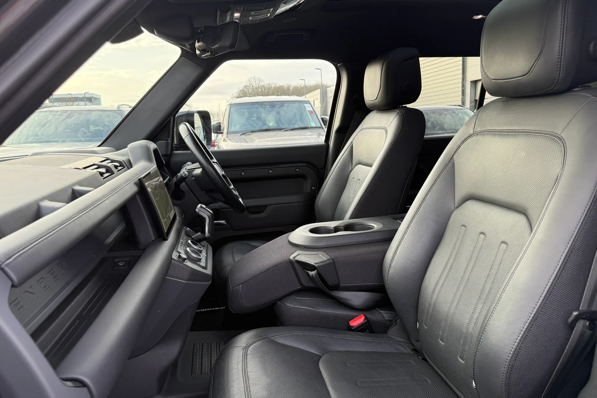 LAND ROVER DEFENDER thumbnail image number 34