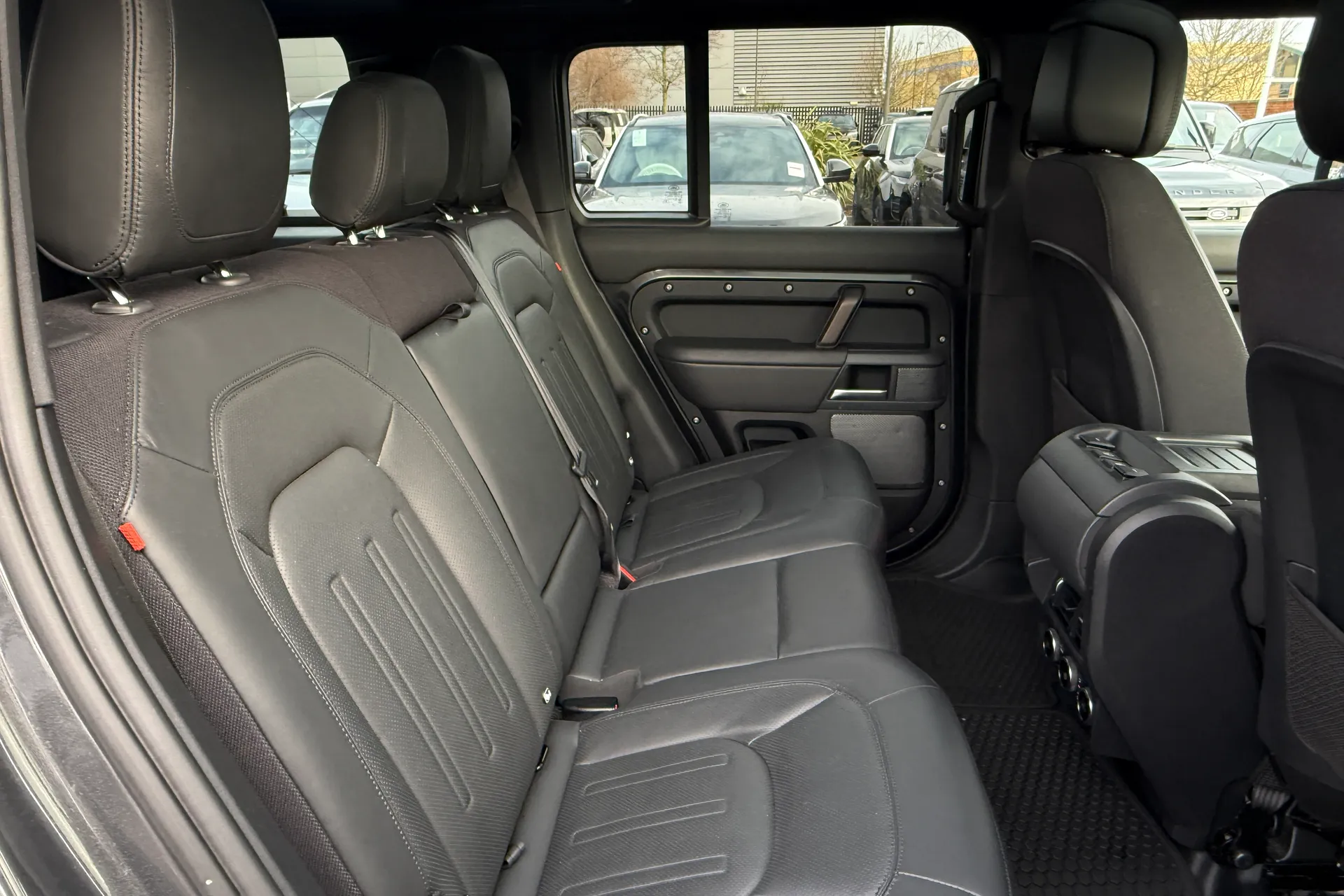 LAND ROVER DEFENDER thumbnail image number 27