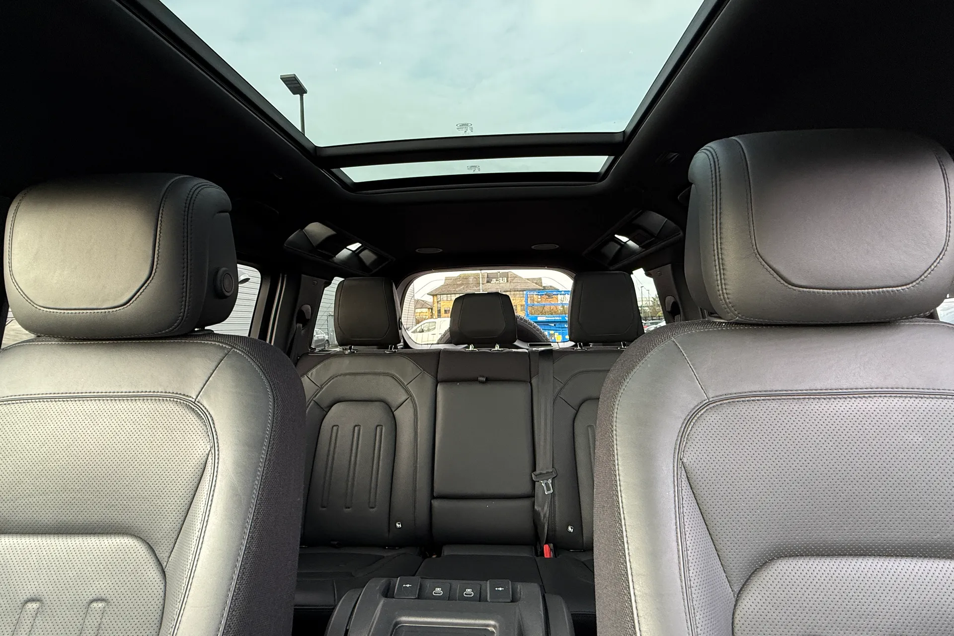 LAND ROVER DEFENDER thumbnail image number 29