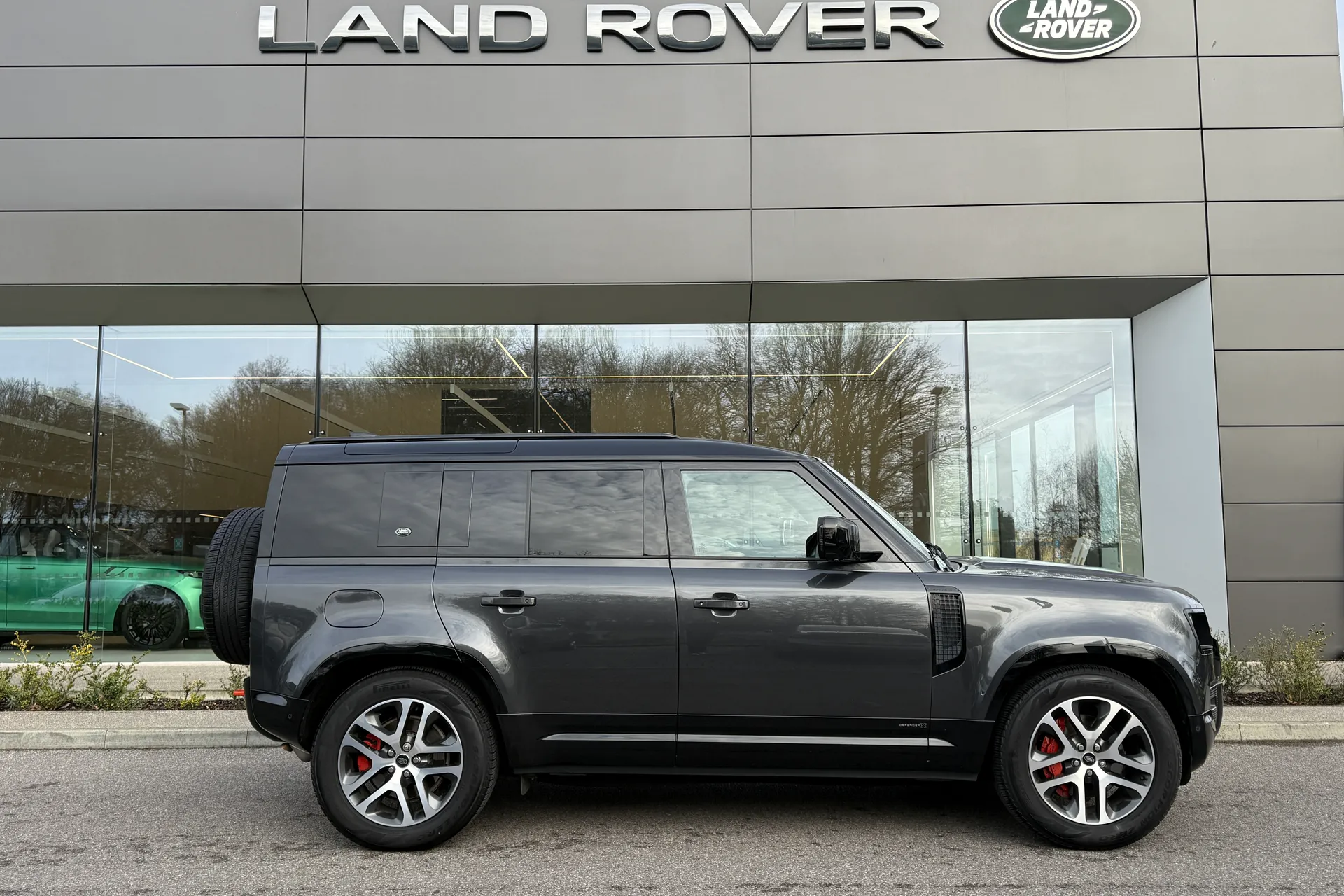 LAND ROVER DEFENDER thumbnail image number 2