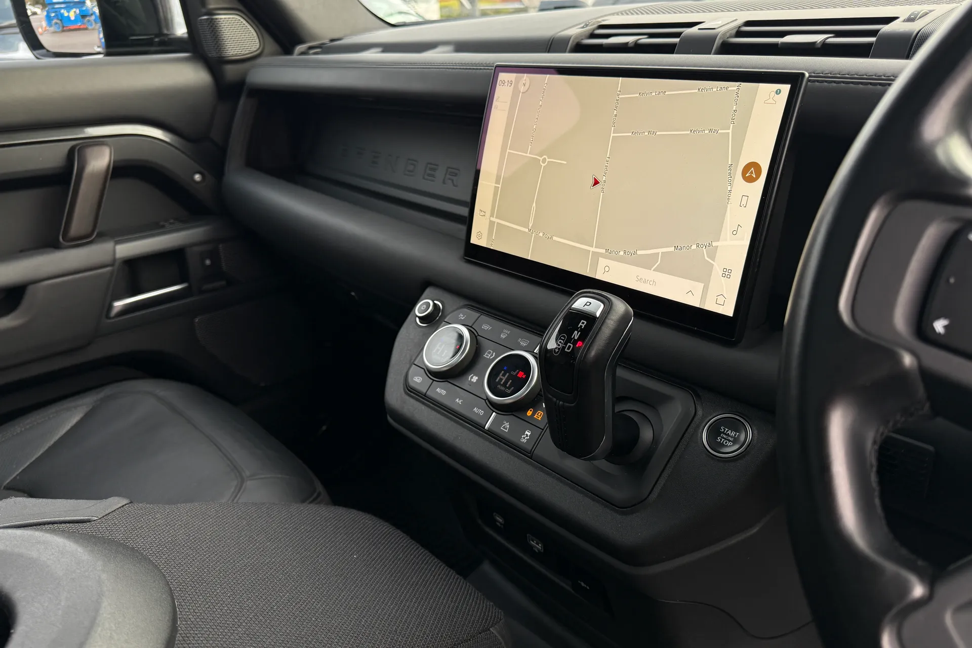 LAND ROVER DEFENDER thumbnail image number 17