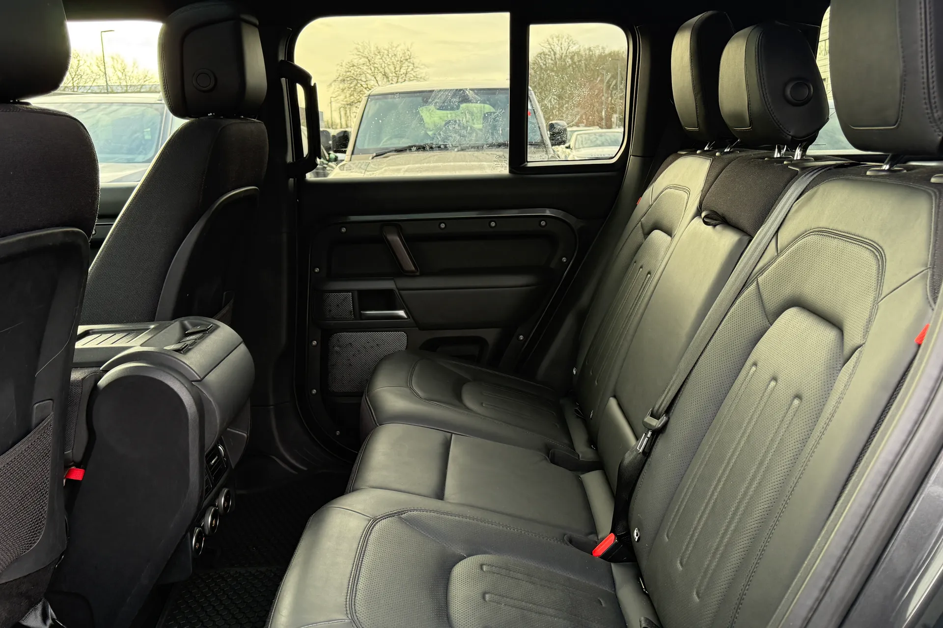 LAND ROVER DEFENDER thumbnail image number 37