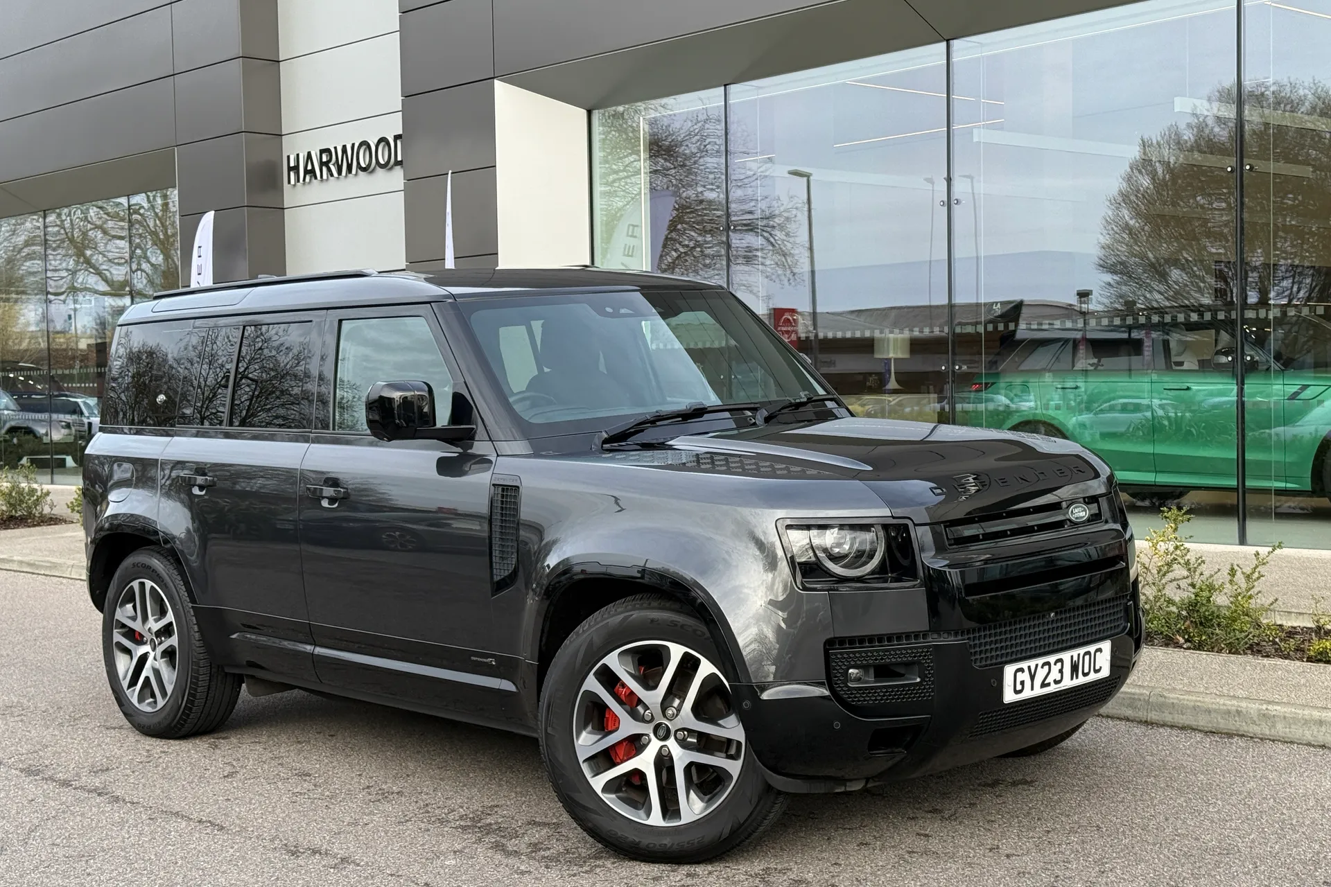 LAND ROVER DEFENDER focused image