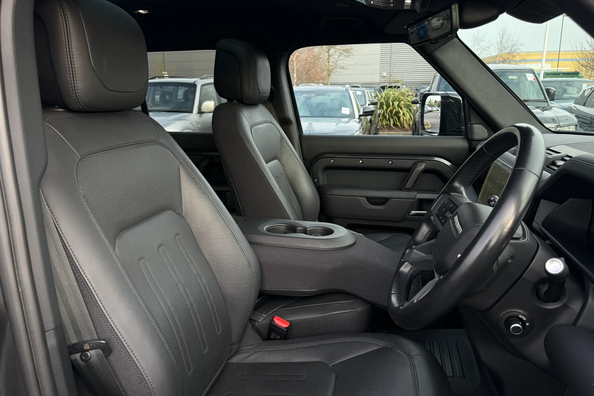 LAND ROVER DEFENDER thumbnail image number 30