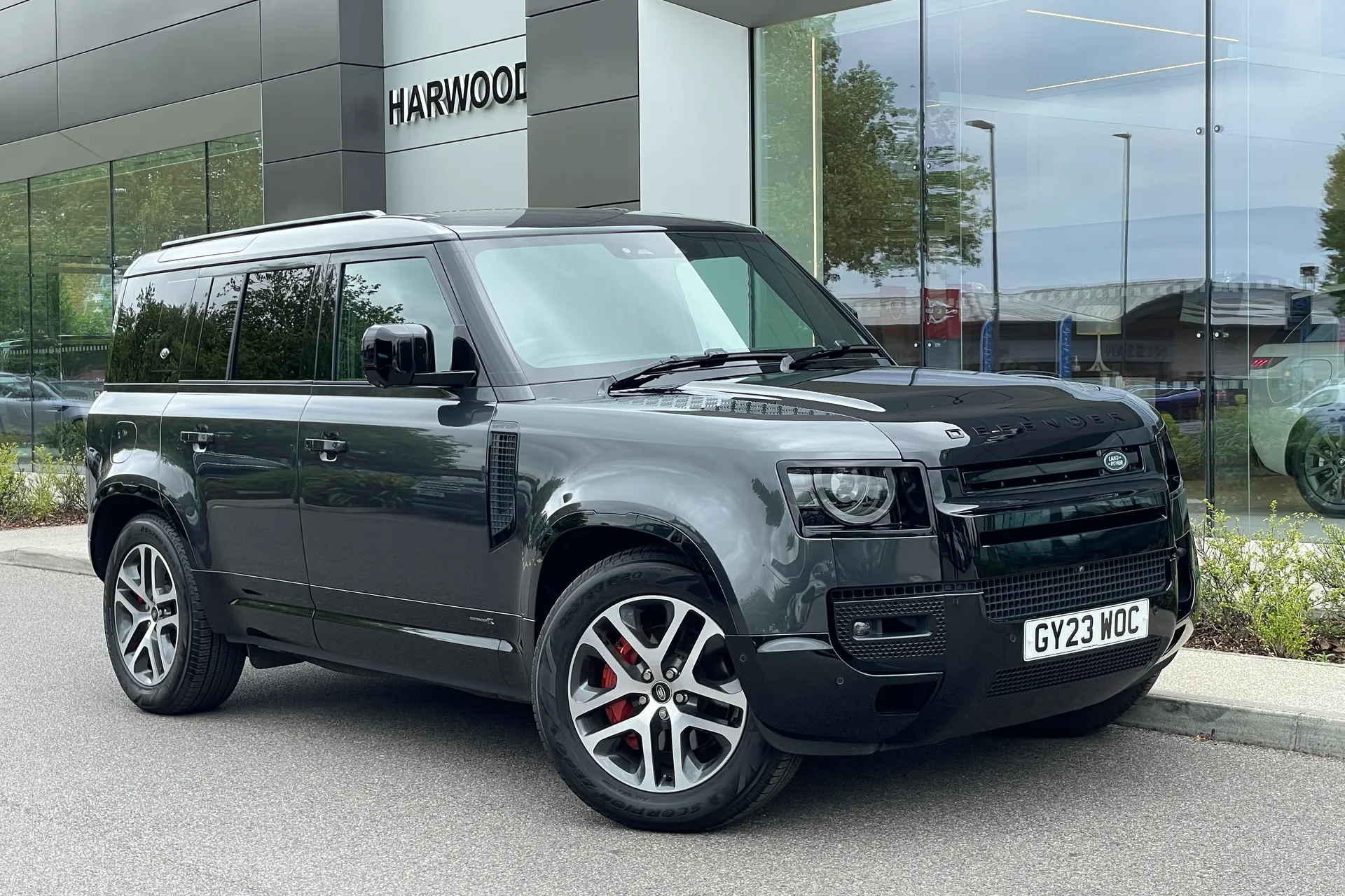 LAND ROVER DEFENDER focused image