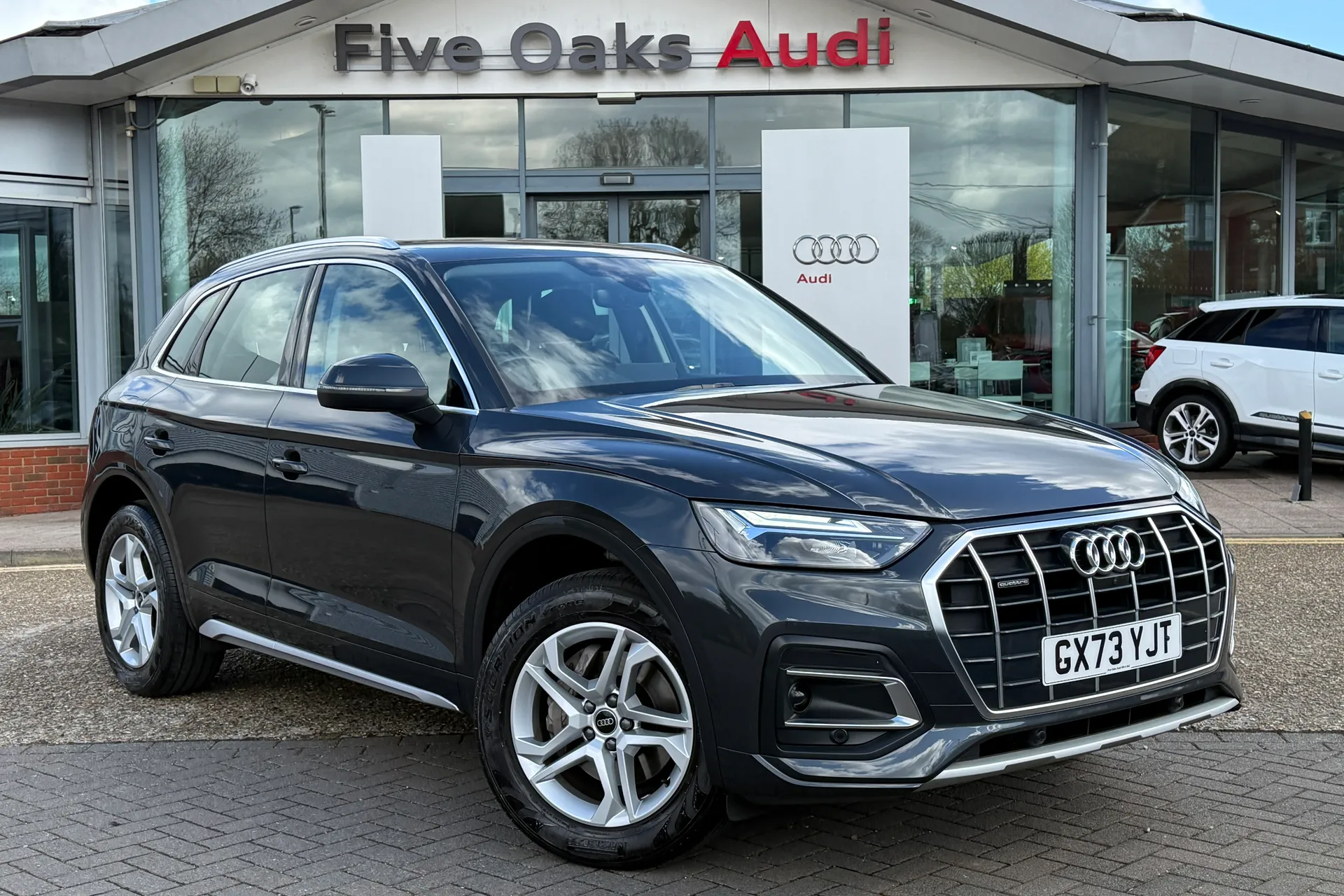 Audi Q5 focused image