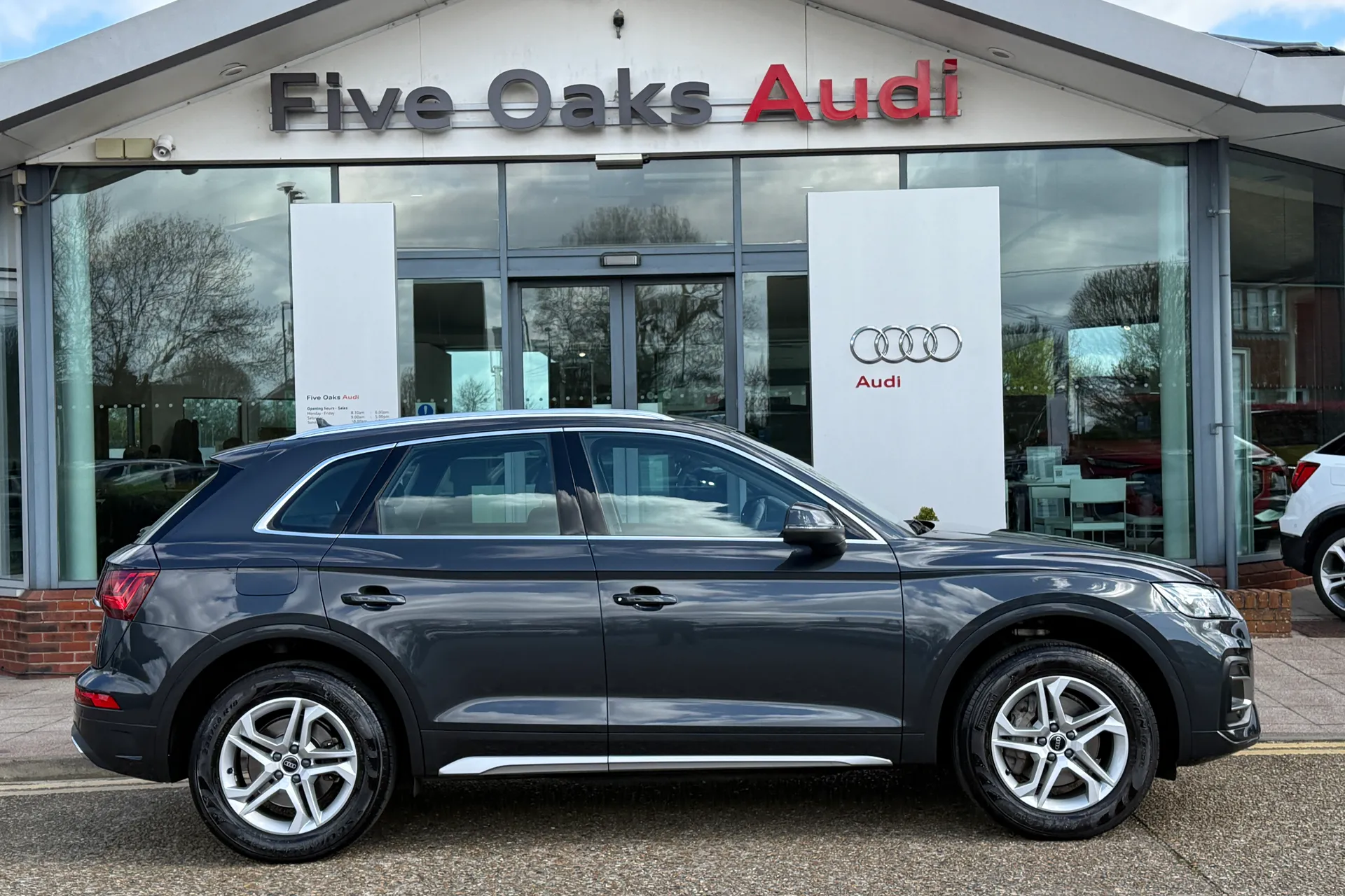 Audi Q5 thumbnail image number 2