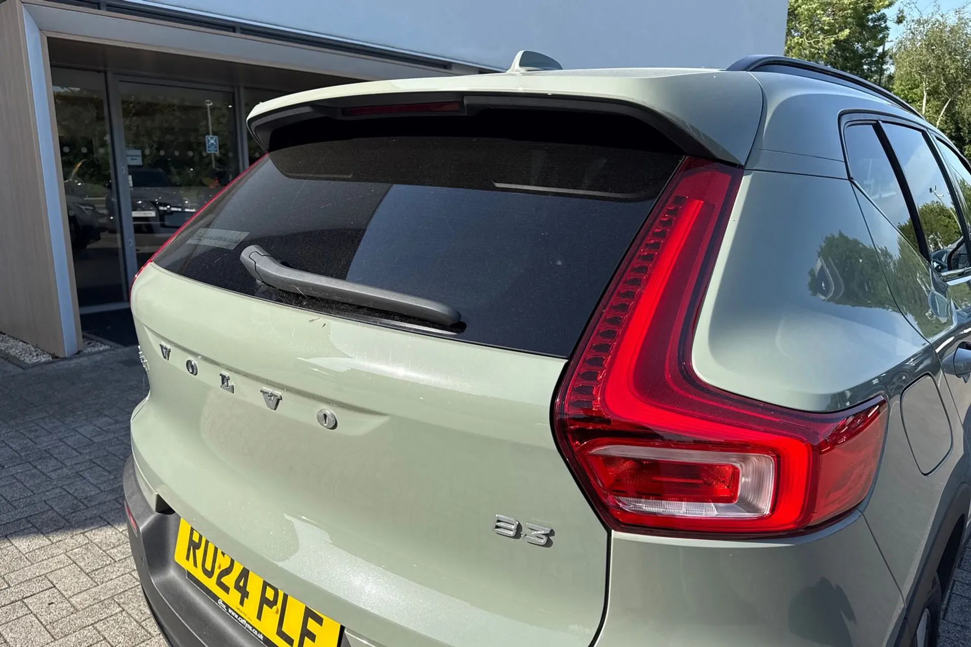 Volvo XC40 thumbnail image number 16