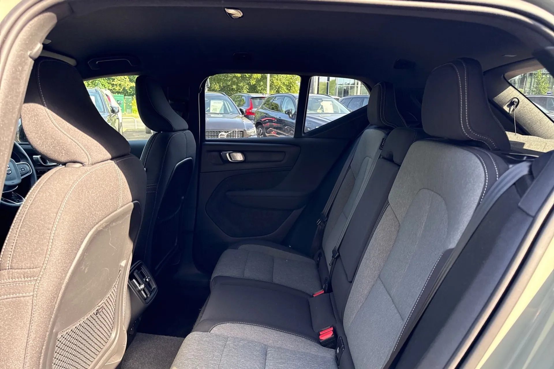 Volvo XC40 thumbnail image number 30