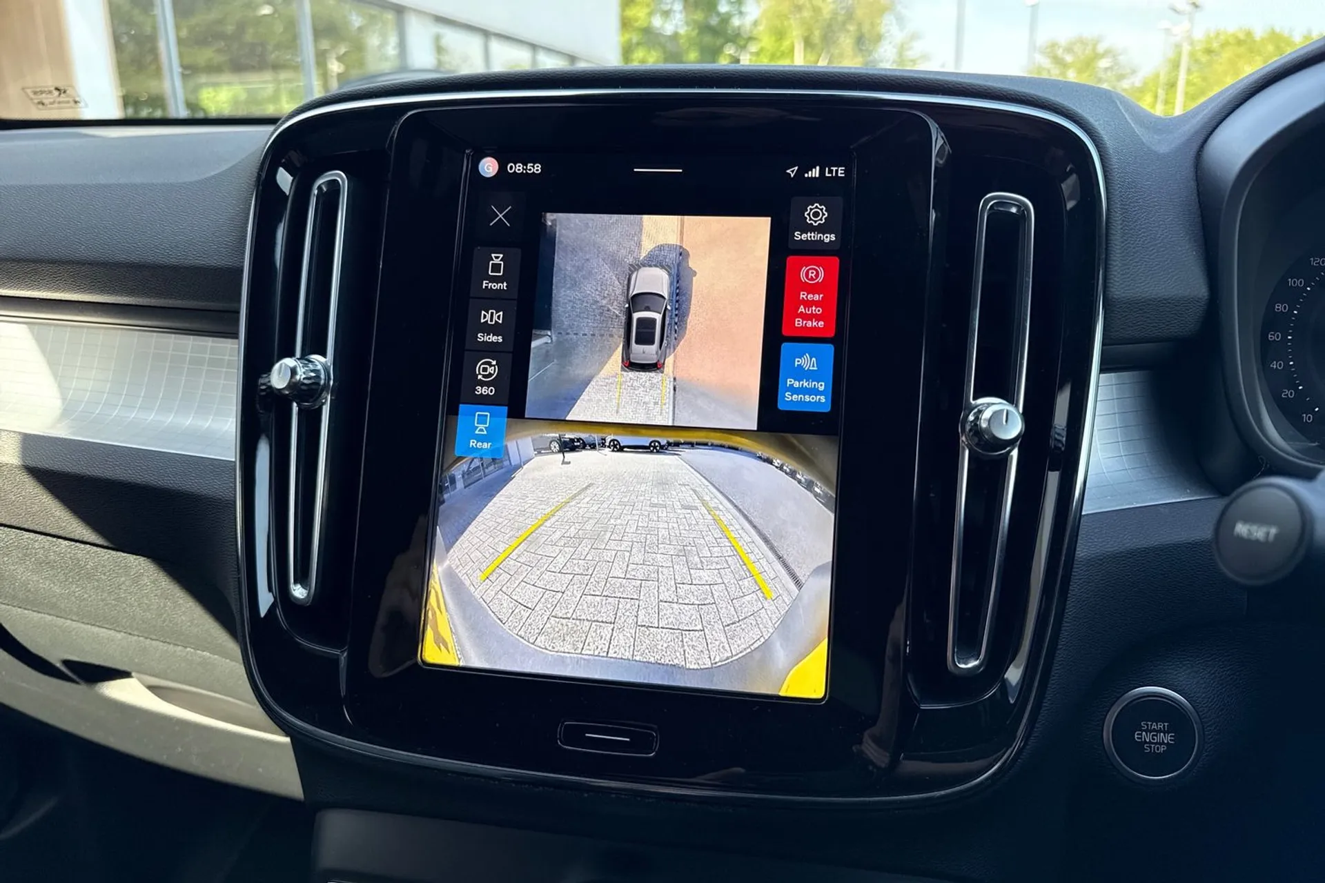 Volvo XC40 thumbnail image number 38