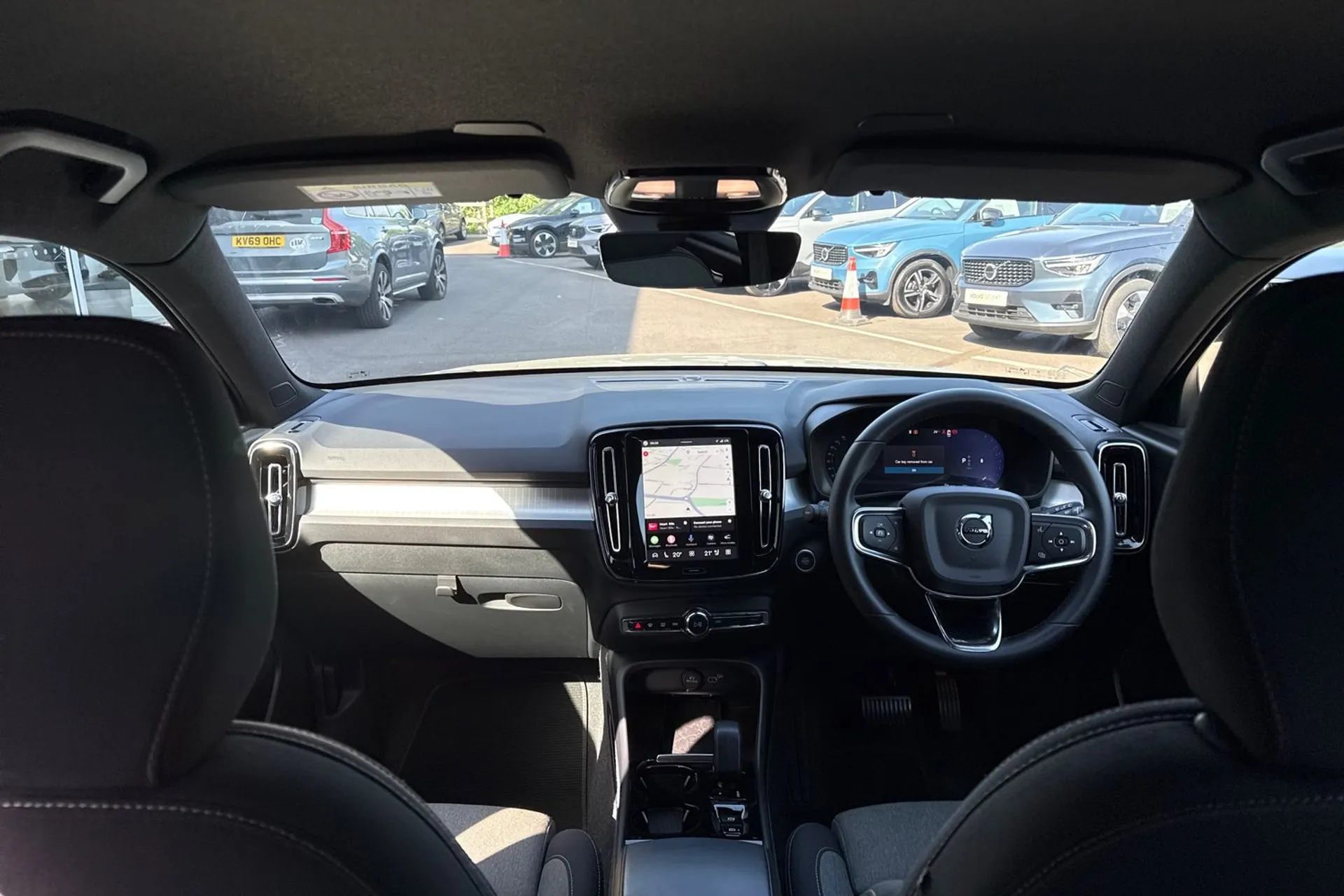 Volvo XC40 thumbnail image number 3