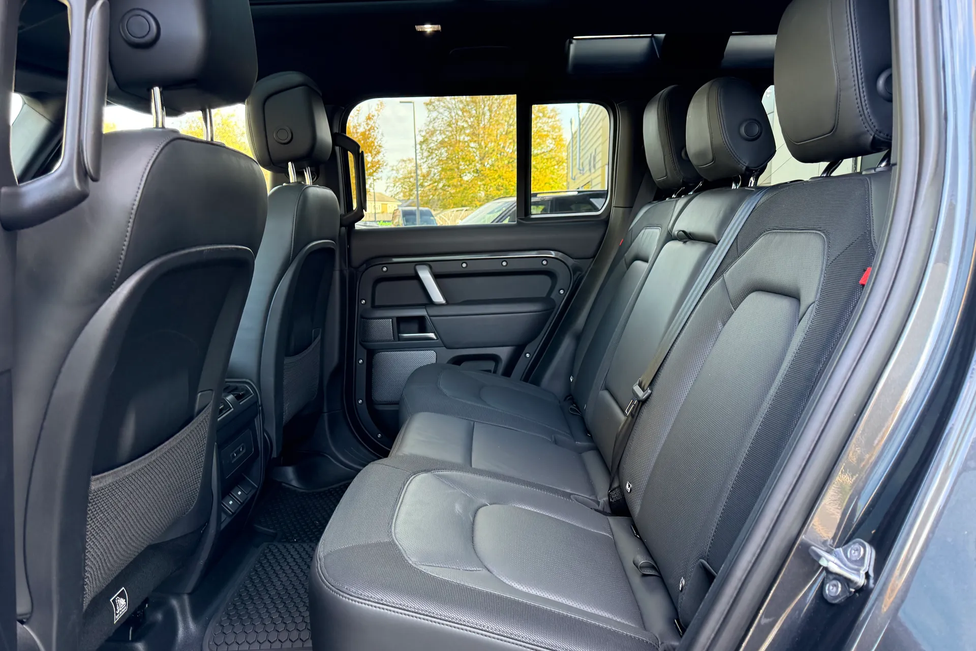 LAND ROVER DEFENDER thumbnail image number 48