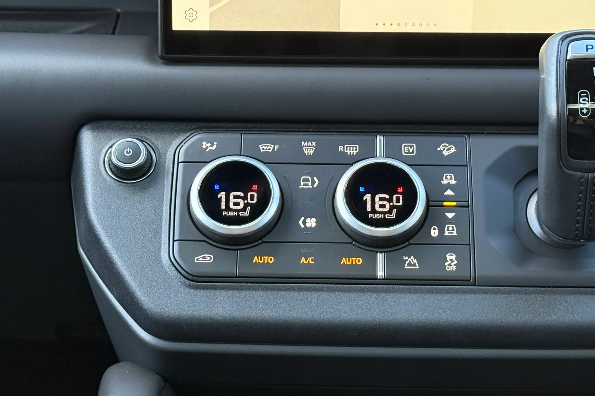 LAND ROVER DEFENDER thumbnail image number 16