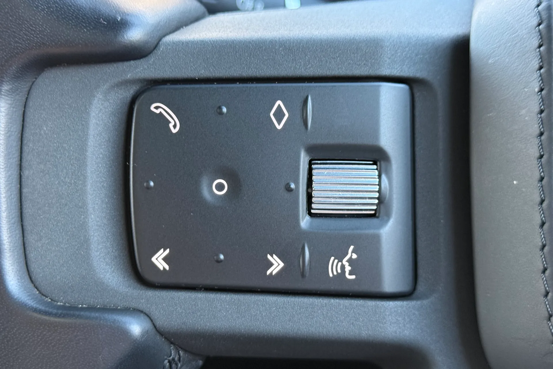 LAND ROVER DEFENDER thumbnail image number 26