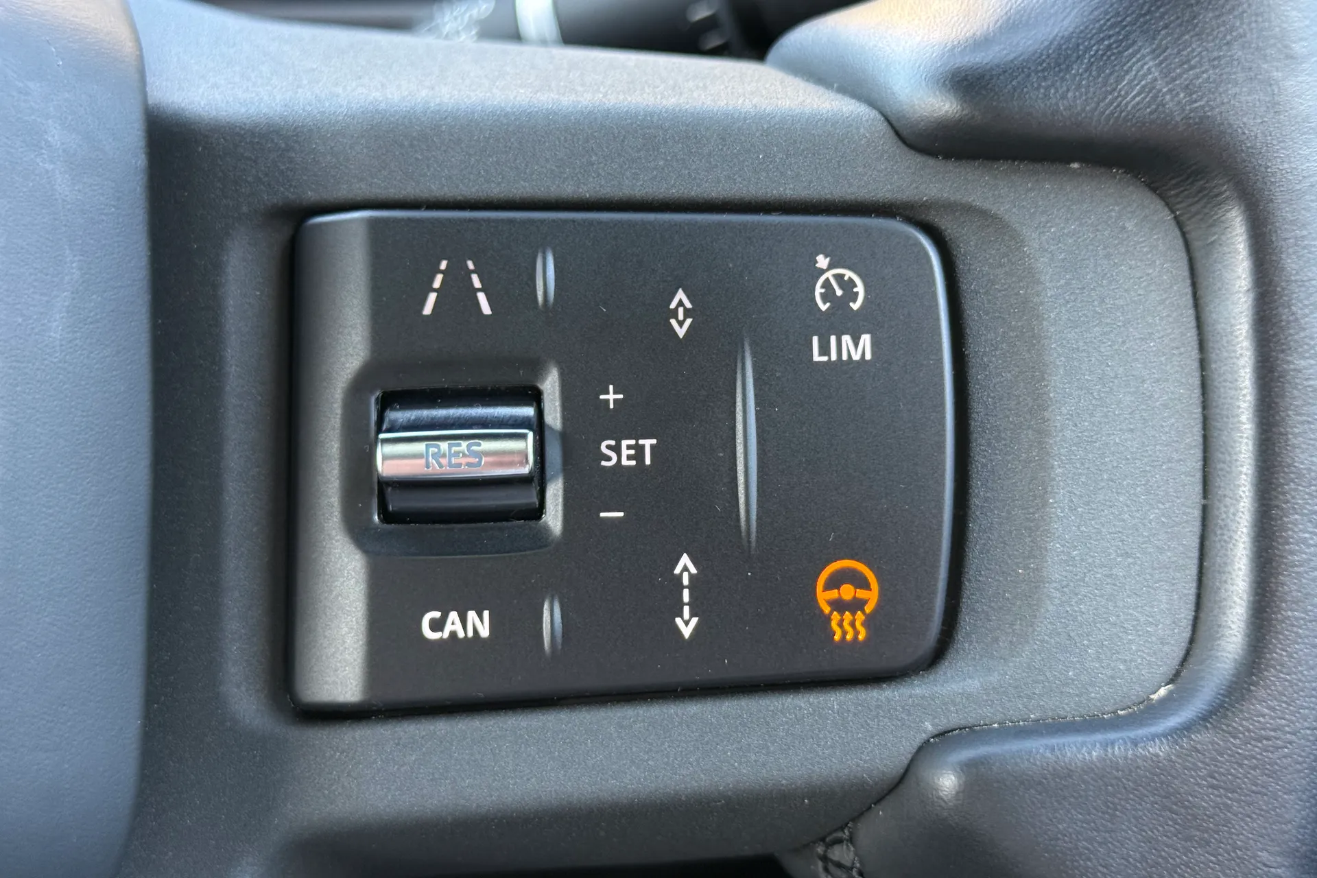 LAND ROVER DEFENDER thumbnail image number 28