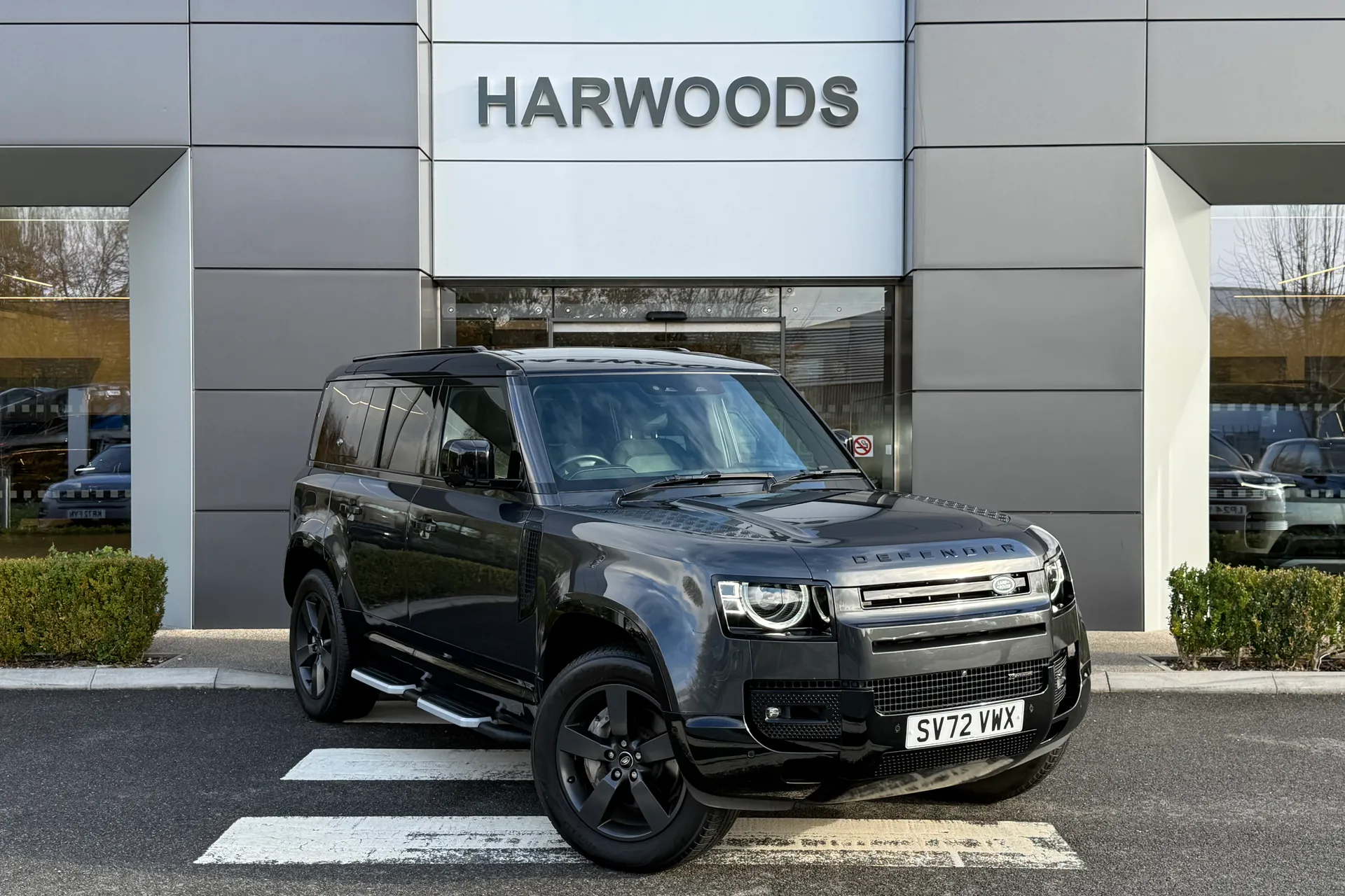 LAND ROVER DEFENDER focused image