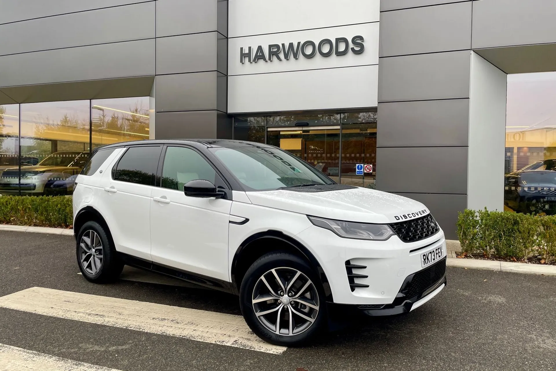 LAND ROVER DISCOVERY SPORT focused image