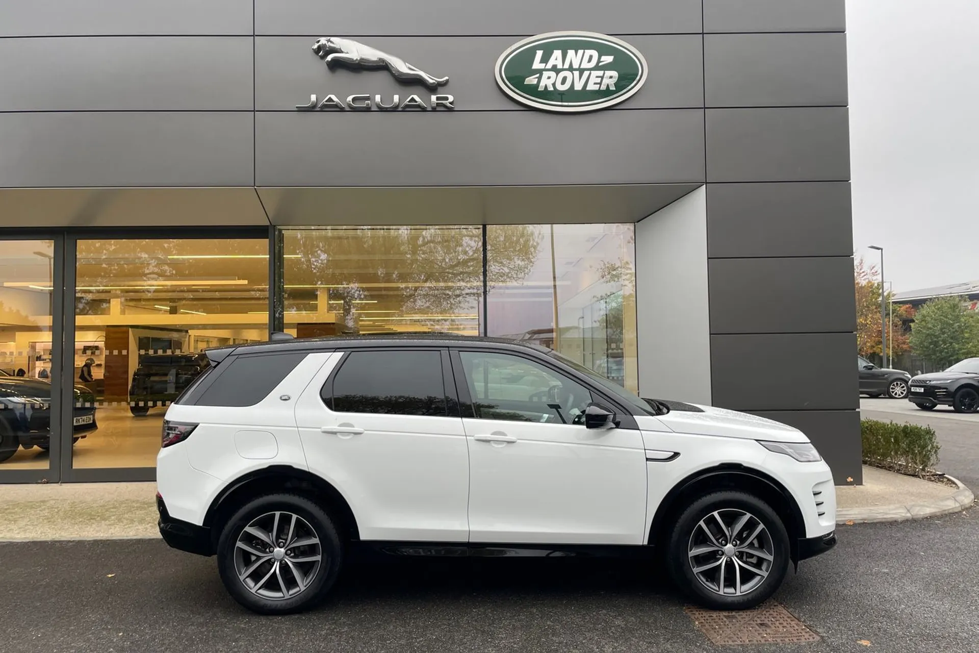 LAND ROVER DISCOVERY SPORT thumbnail image number 2