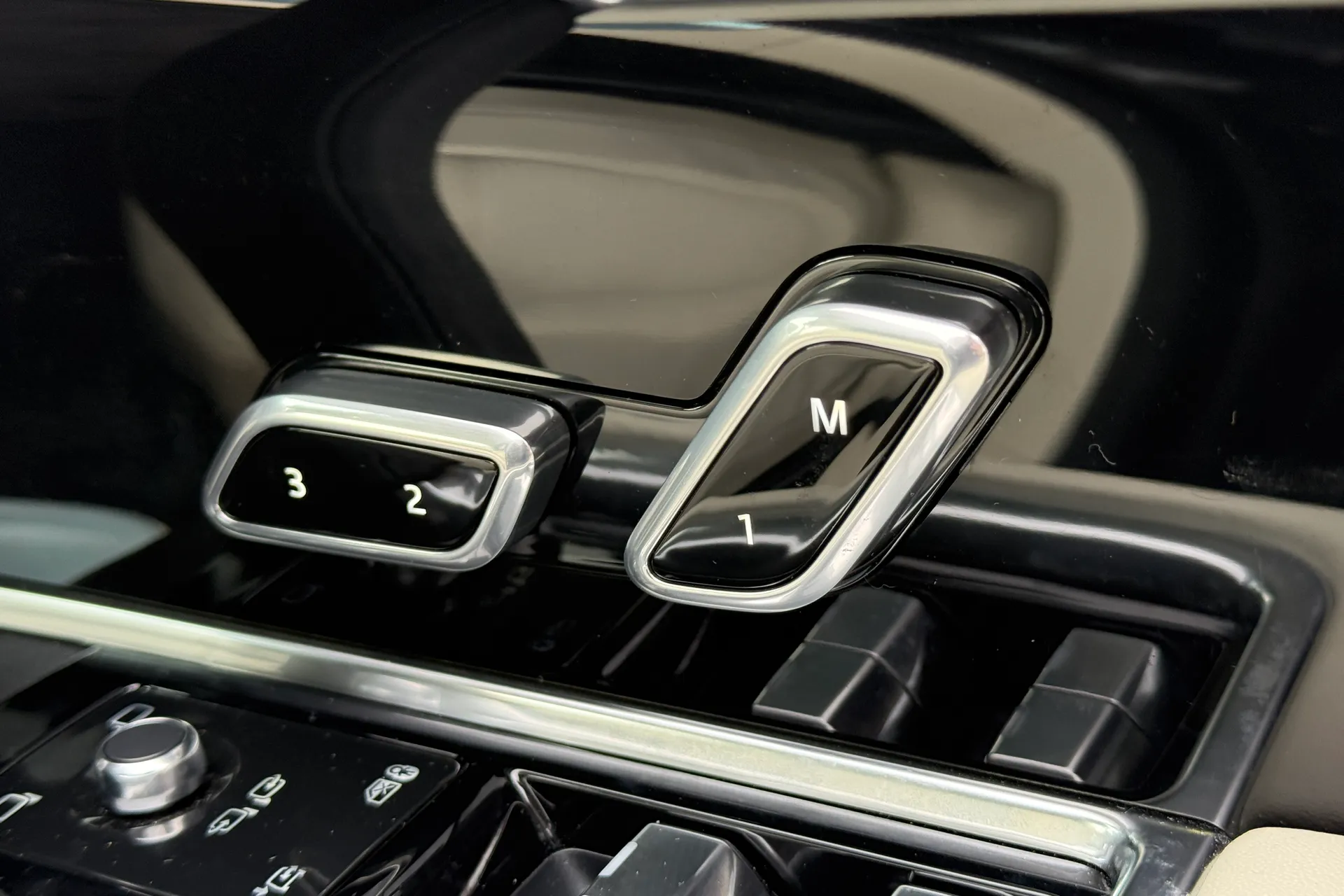 LAND ROVER RANGE ROVER thumbnail image number 52