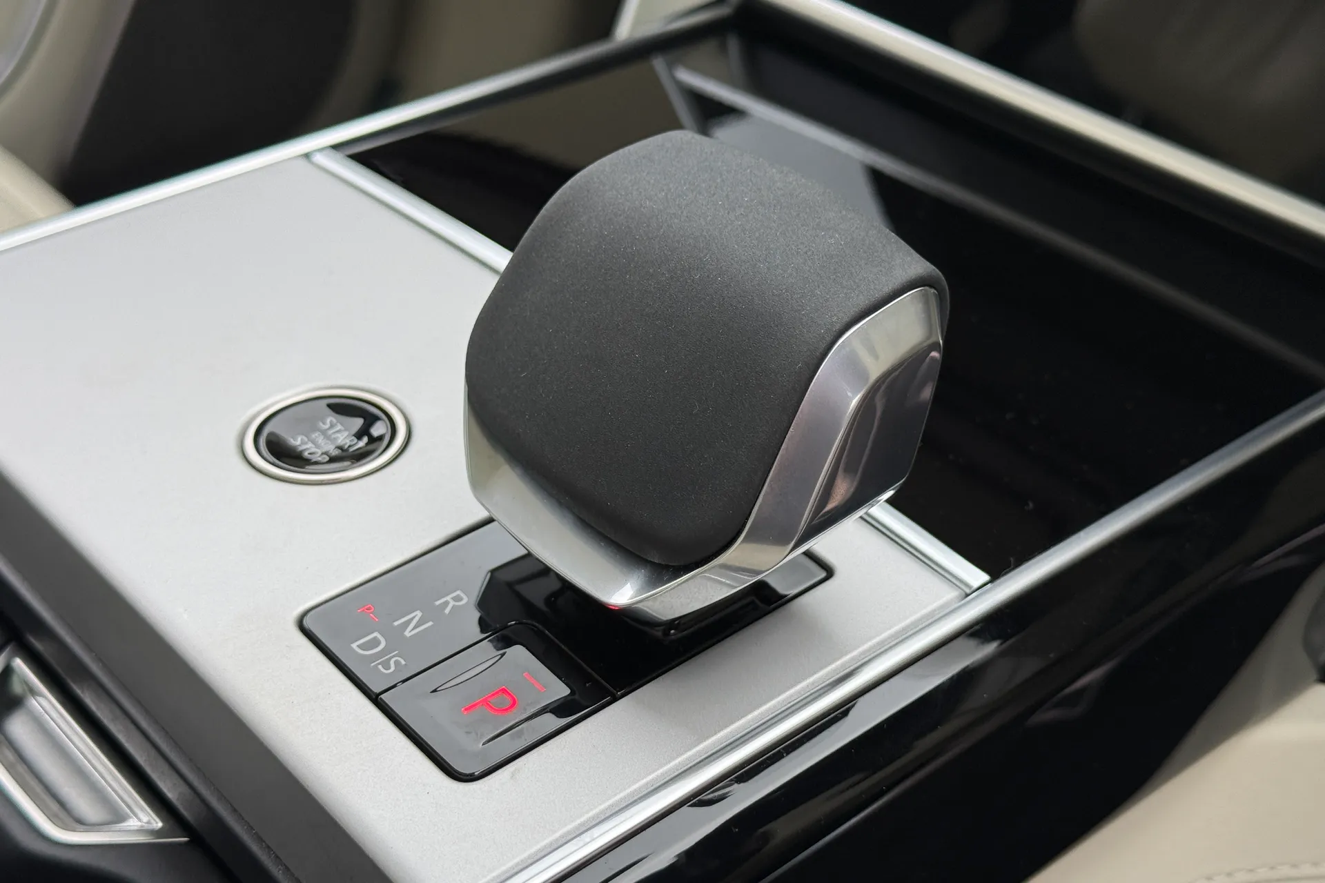 LAND ROVER RANGE ROVER thumbnail image number 19