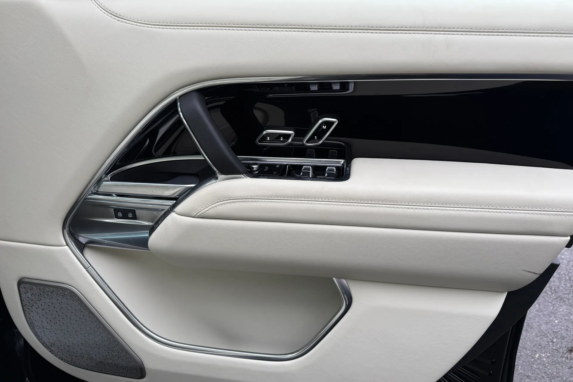 LAND ROVER RANGE ROVER thumbnail image number 51