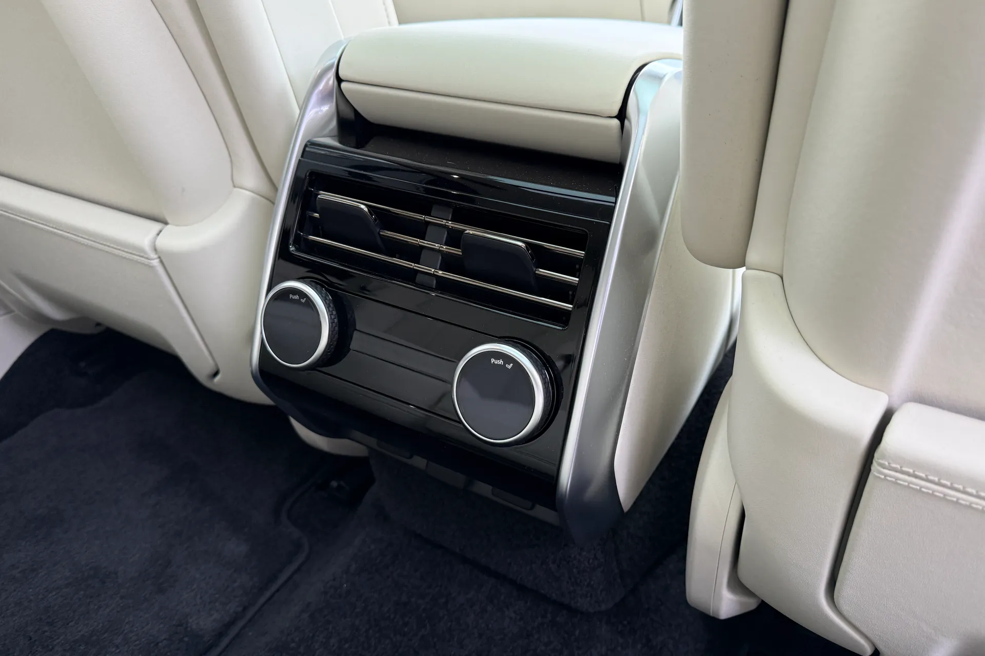 LAND ROVER RANGE ROVER thumbnail image number 36