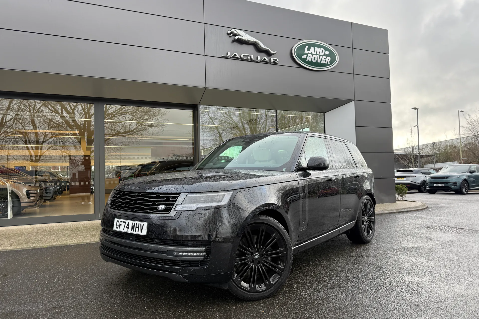 LAND ROVER RANGE ROVER focused image
