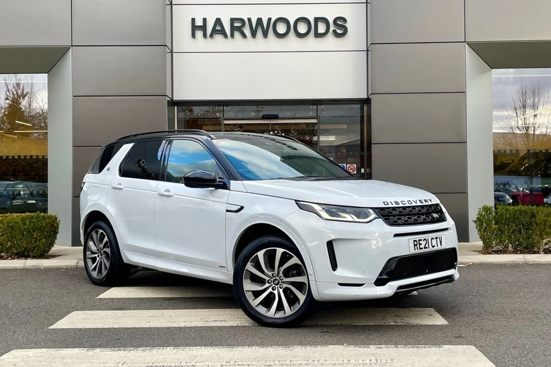 LAND ROVER DISCOVERY SPORT focused image