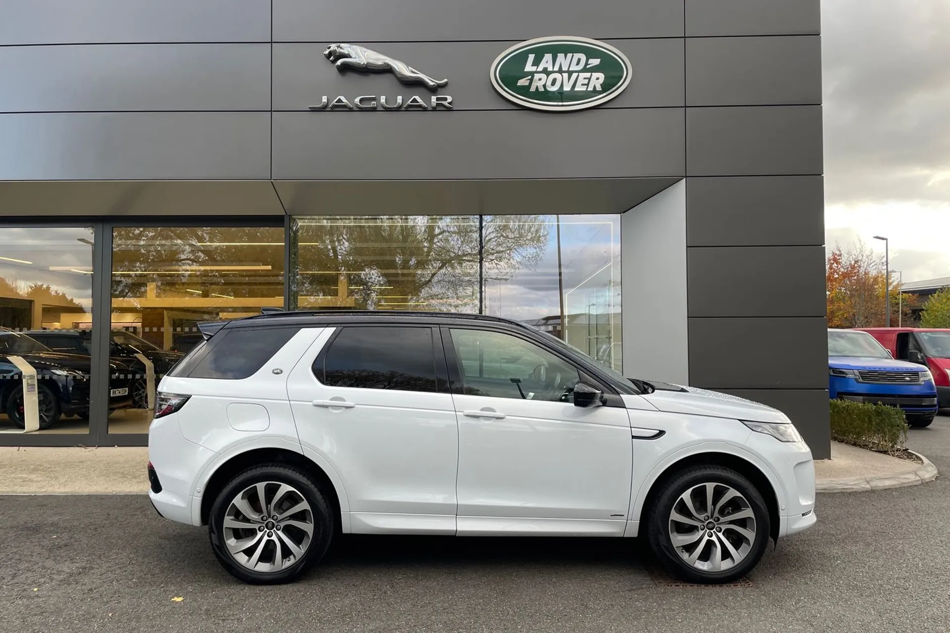 LAND ROVER DISCOVERY SPORT thumbnail image number 2