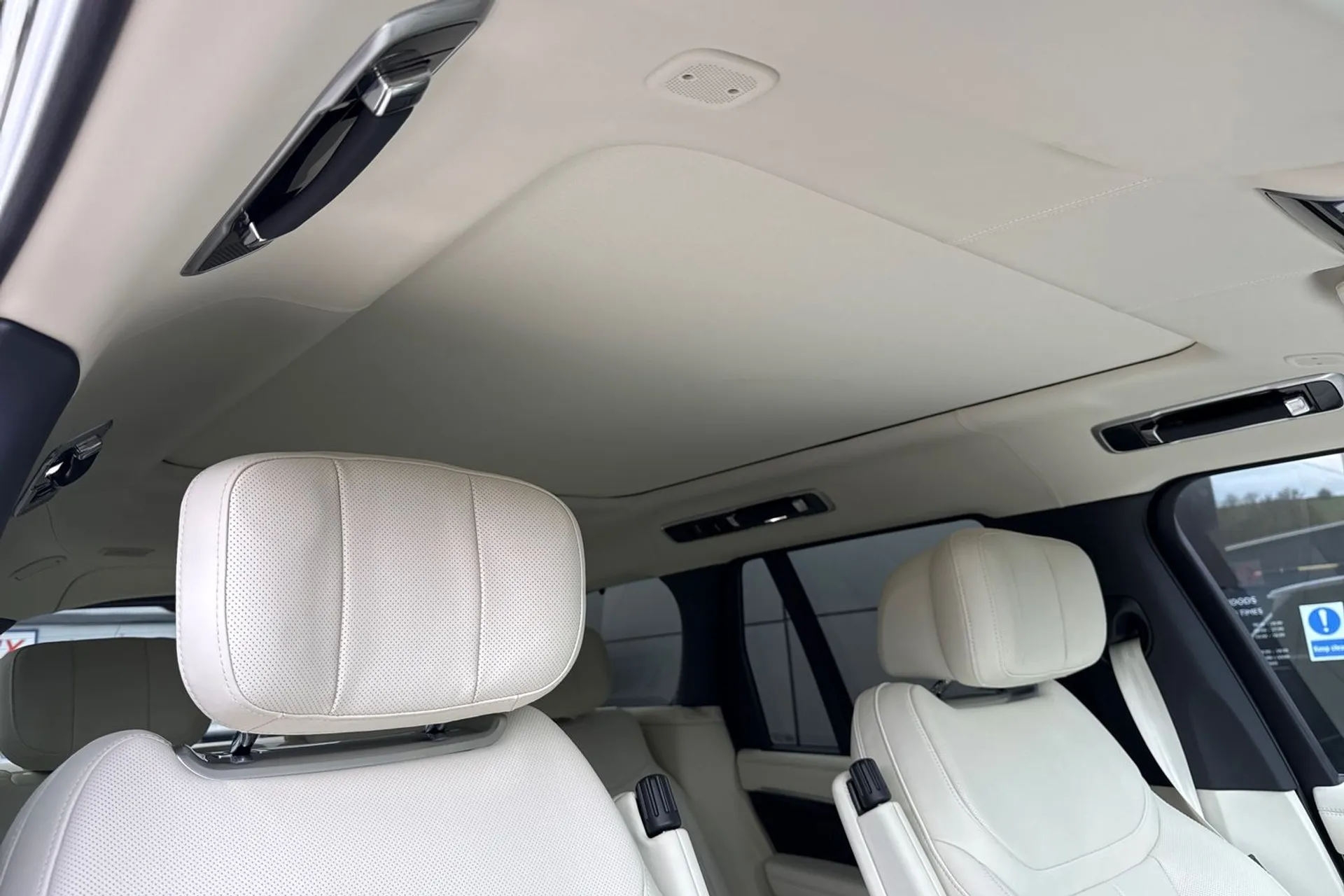 LAND ROVER RANGE ROVER thumbnail image number 8