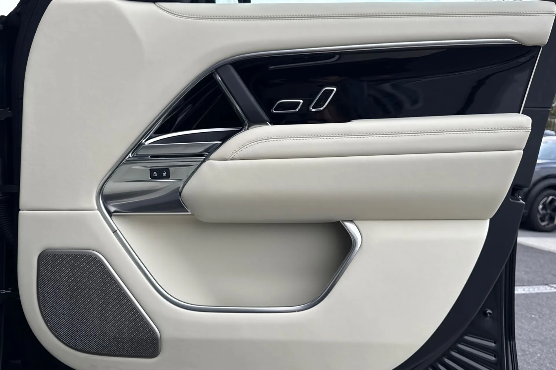 LAND ROVER RANGE ROVER thumbnail image number 43