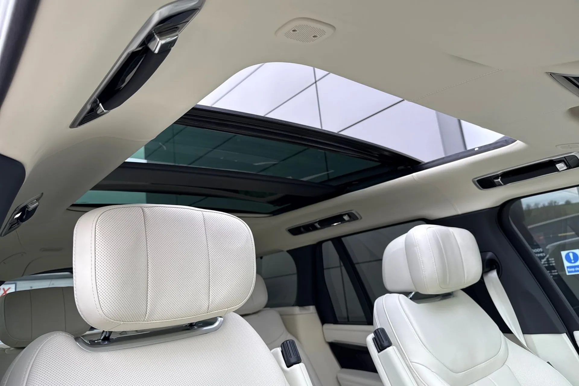 LAND ROVER RANGE ROVER thumbnail image number 10