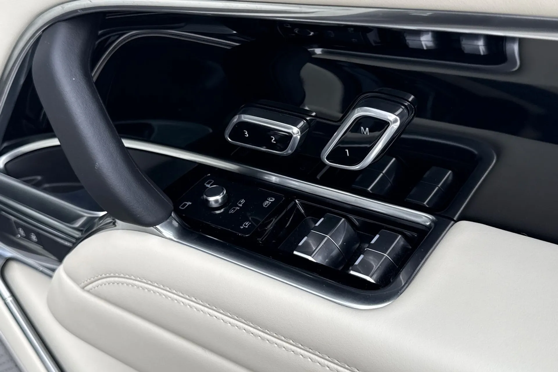 LAND ROVER RANGE ROVER thumbnail image number 44