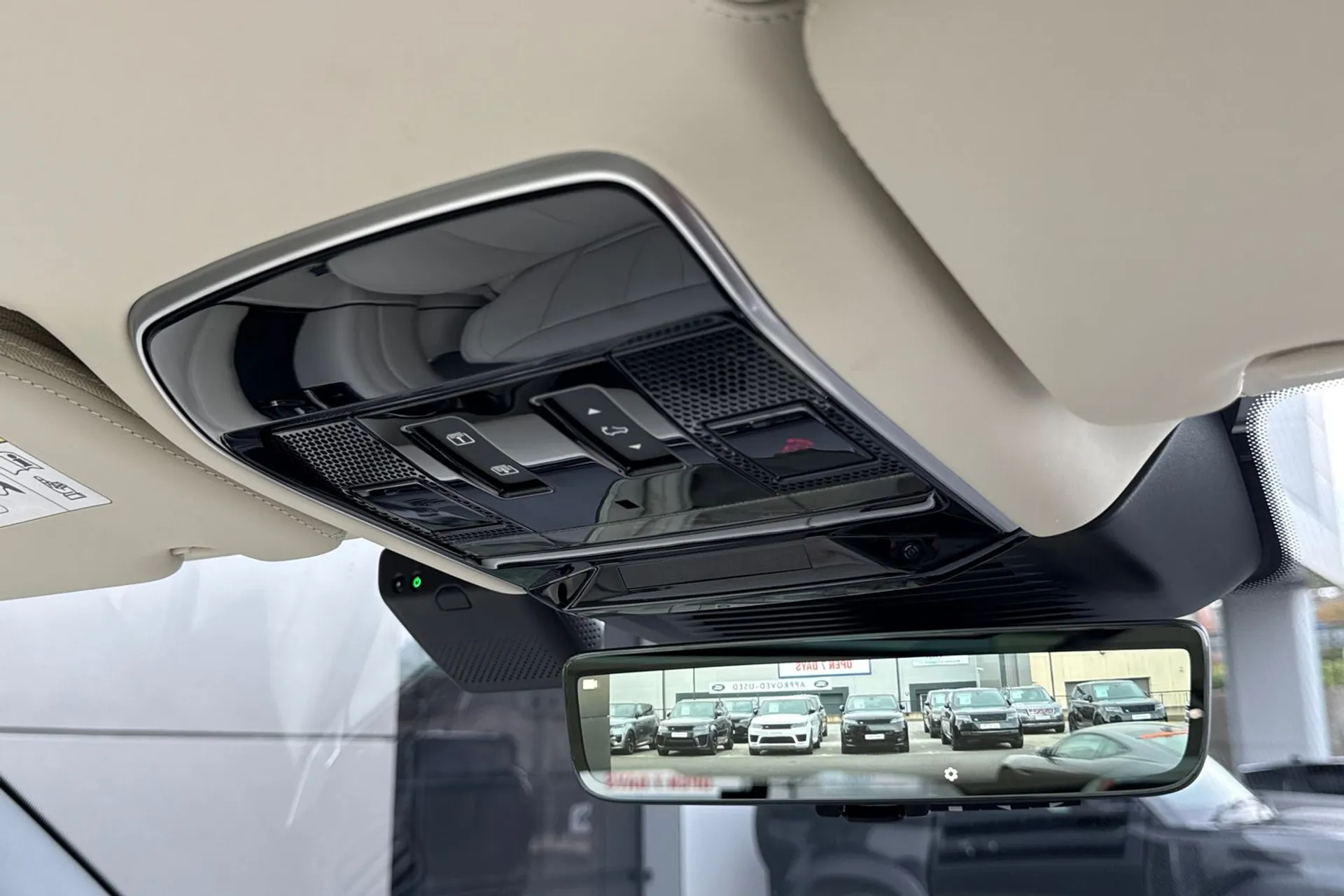 LAND ROVER RANGE ROVER thumbnail image number 22