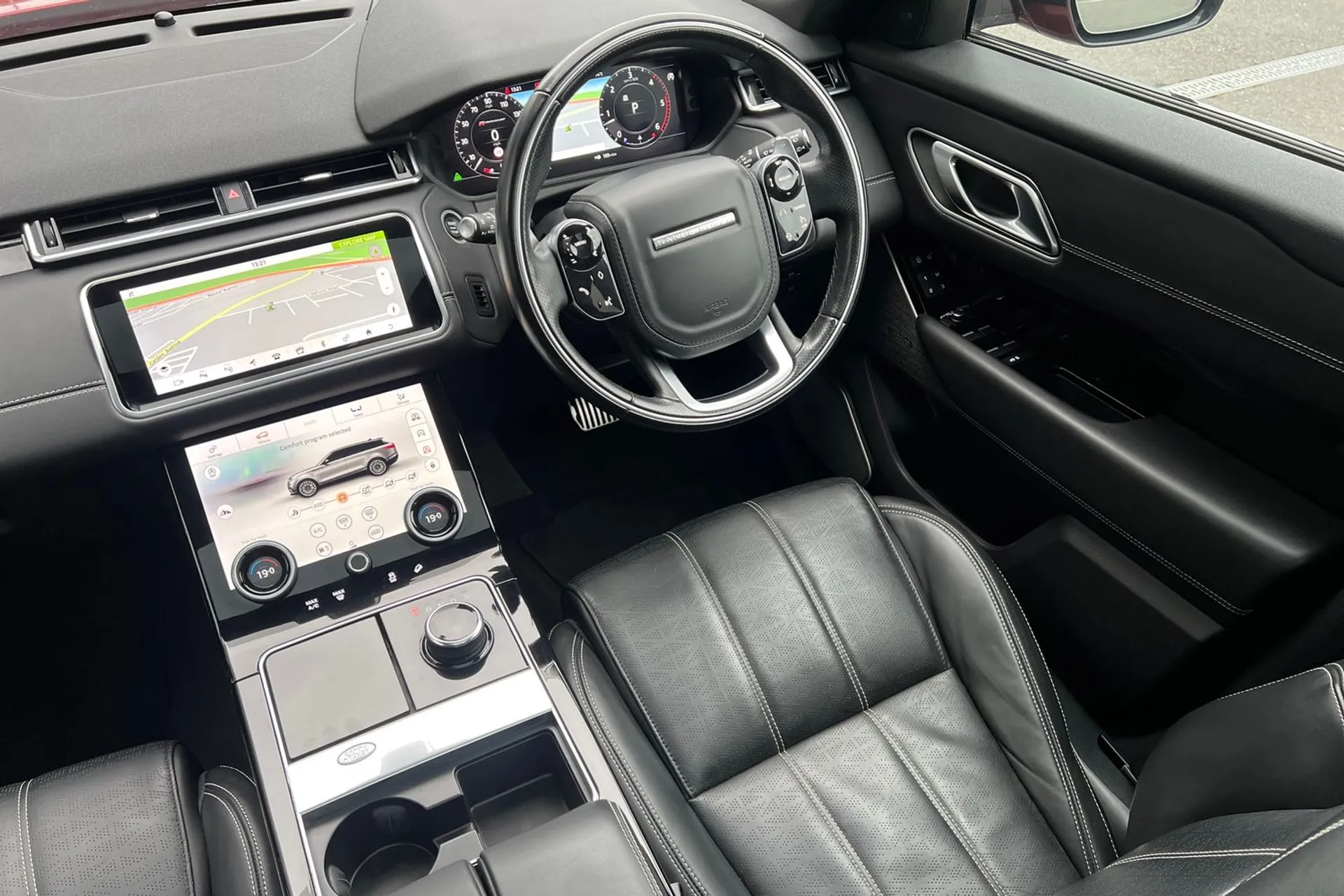 LAND ROVER RANGE ROVER VELAR thumbnail image number 47