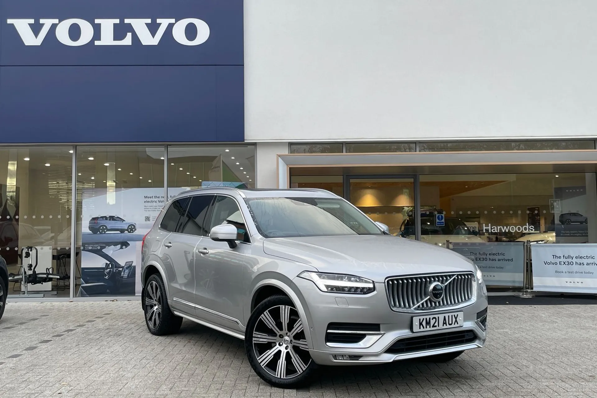 Volvo XC90 focused image