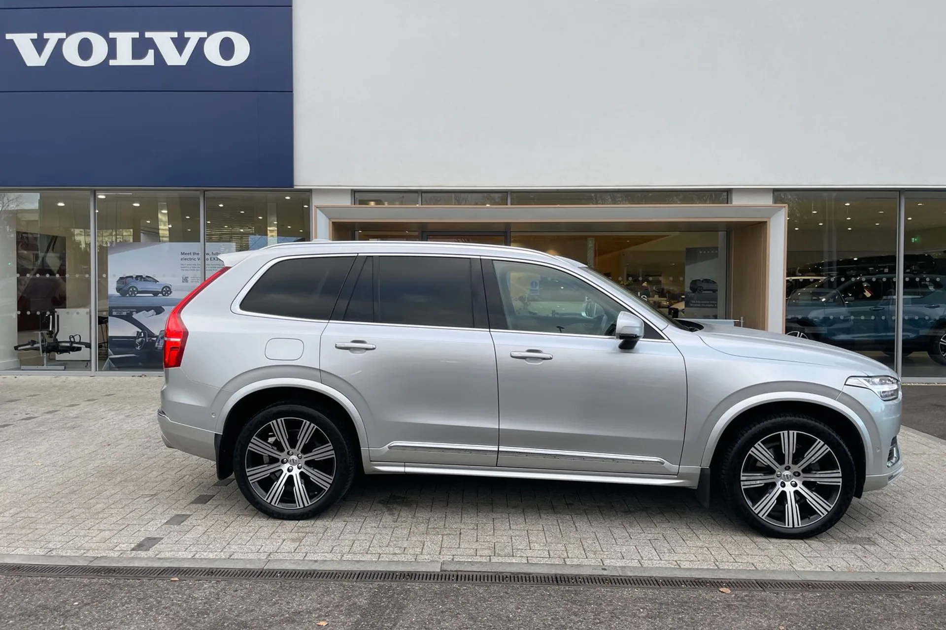 Volvo XC90 thumbnail image number 2