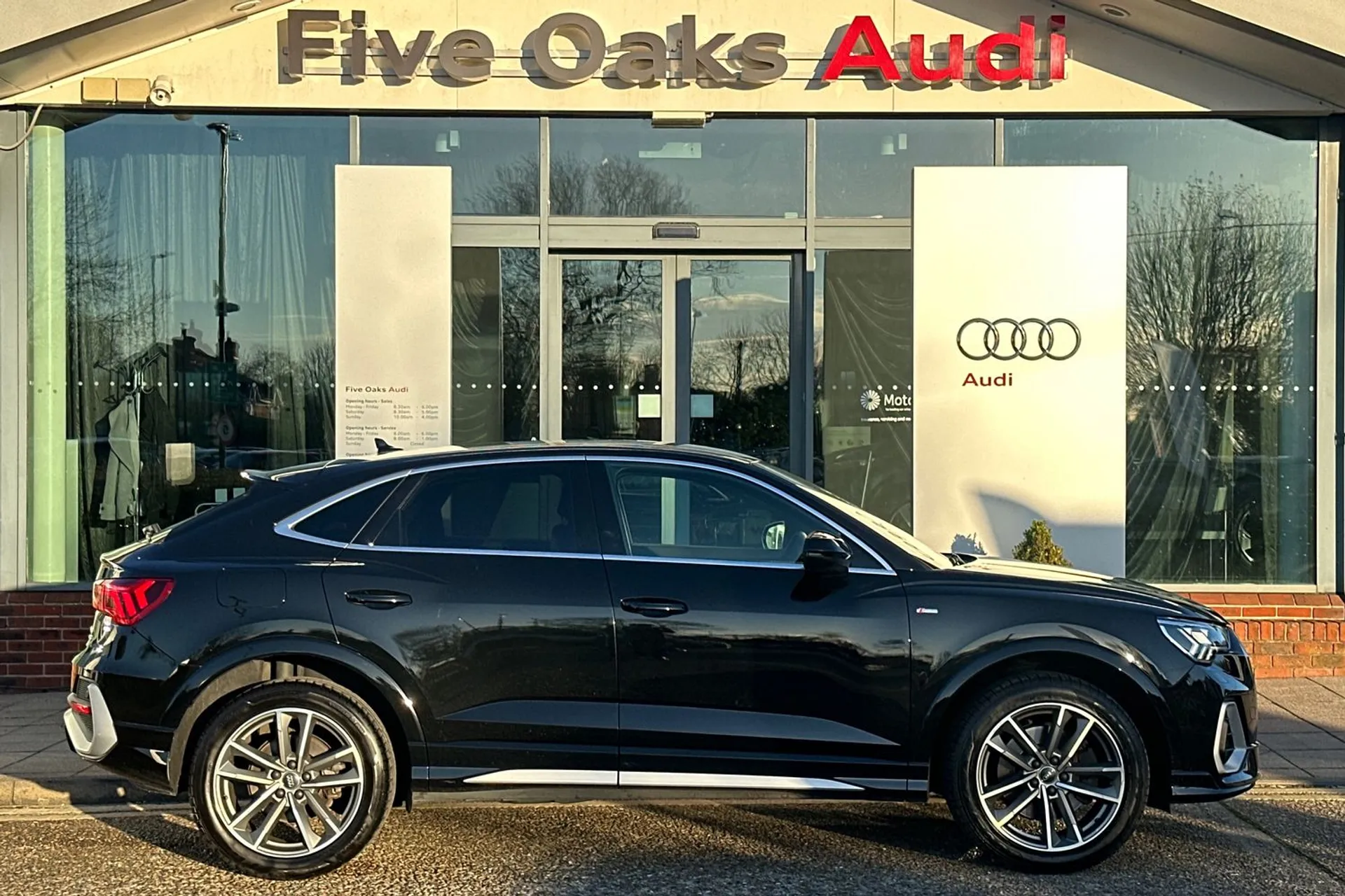 Audi Q3 thumbnail image number 2