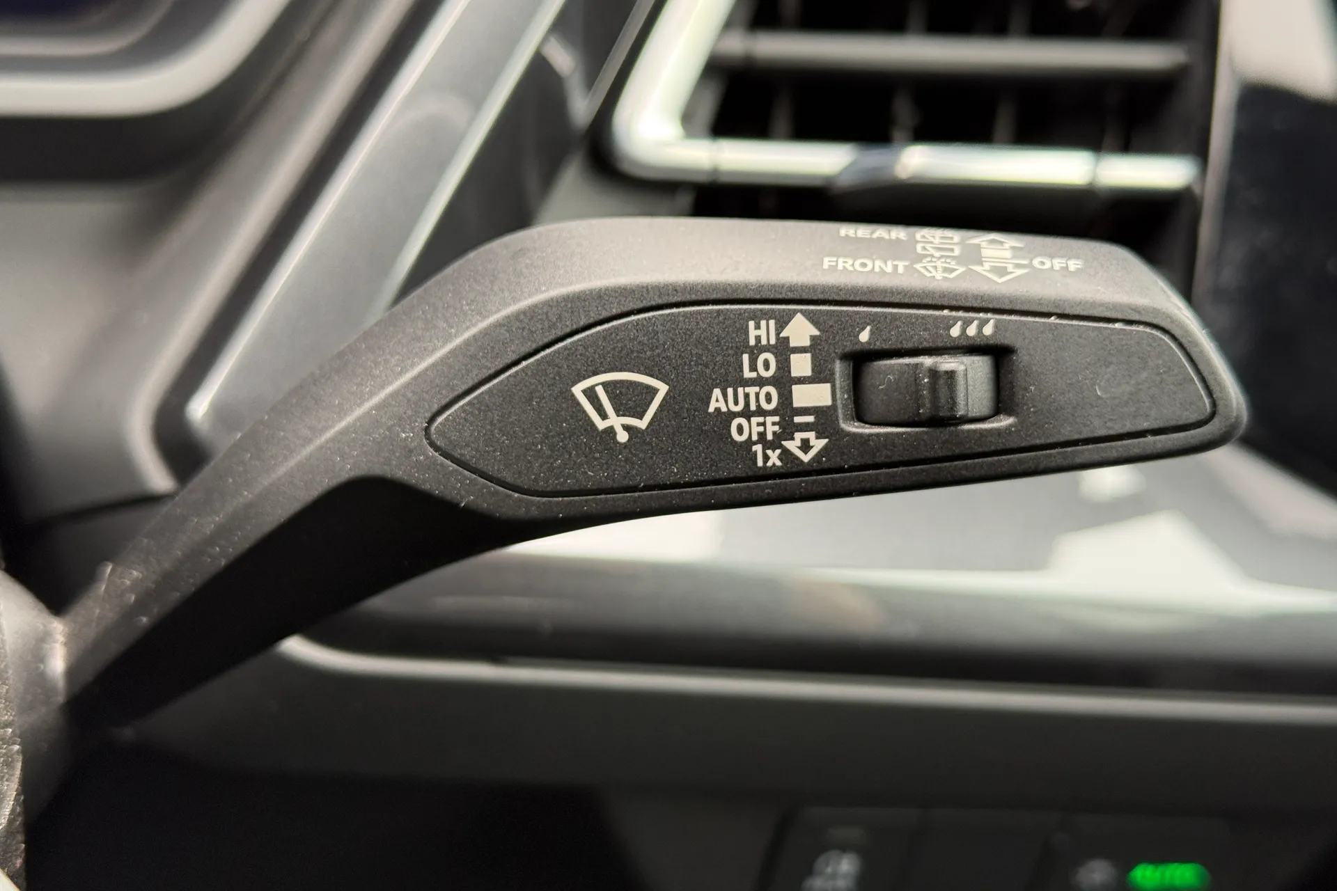 Audi Q4 thumbnail image number 13