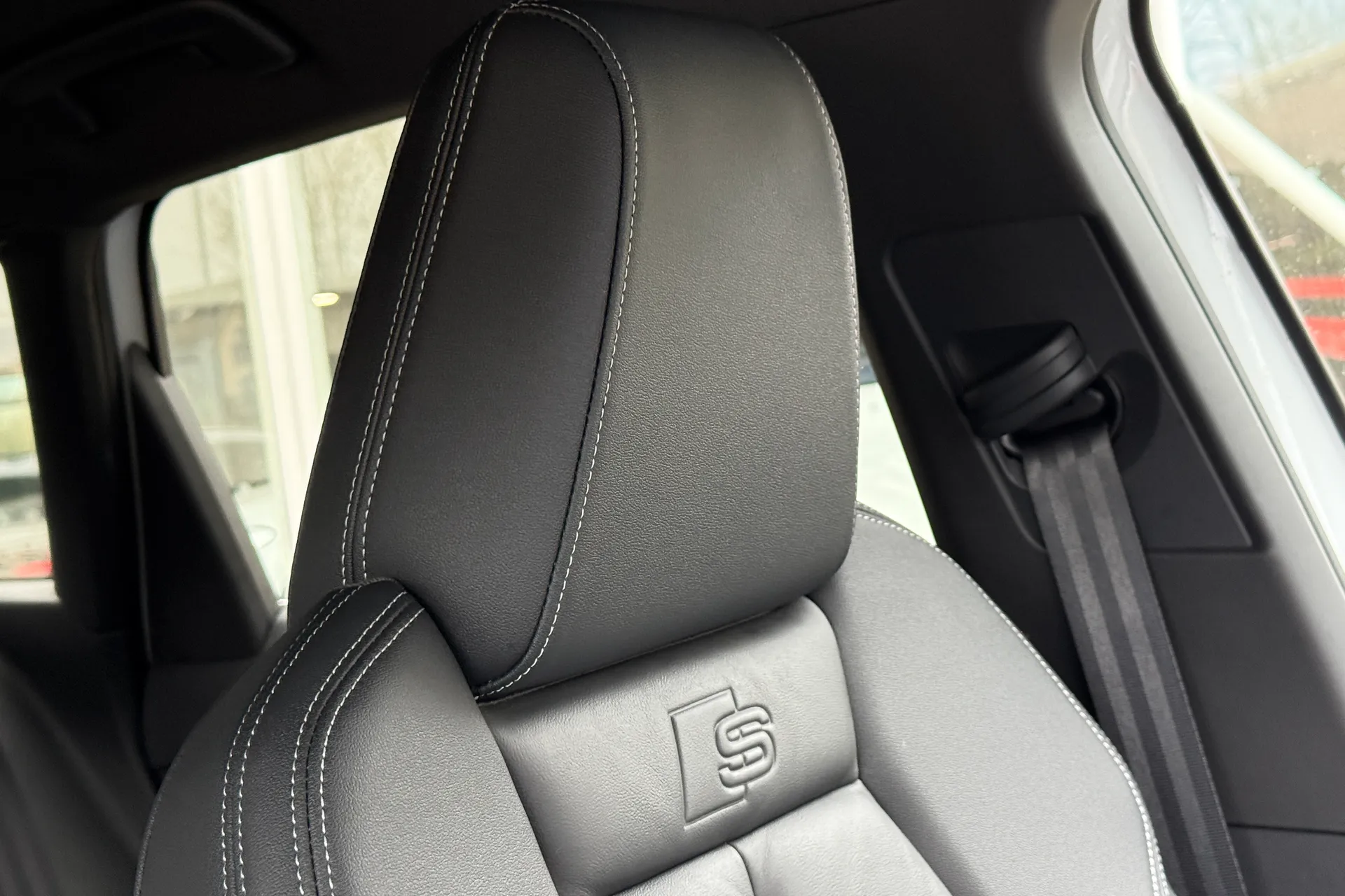 Audi Q4 thumbnail image number 17