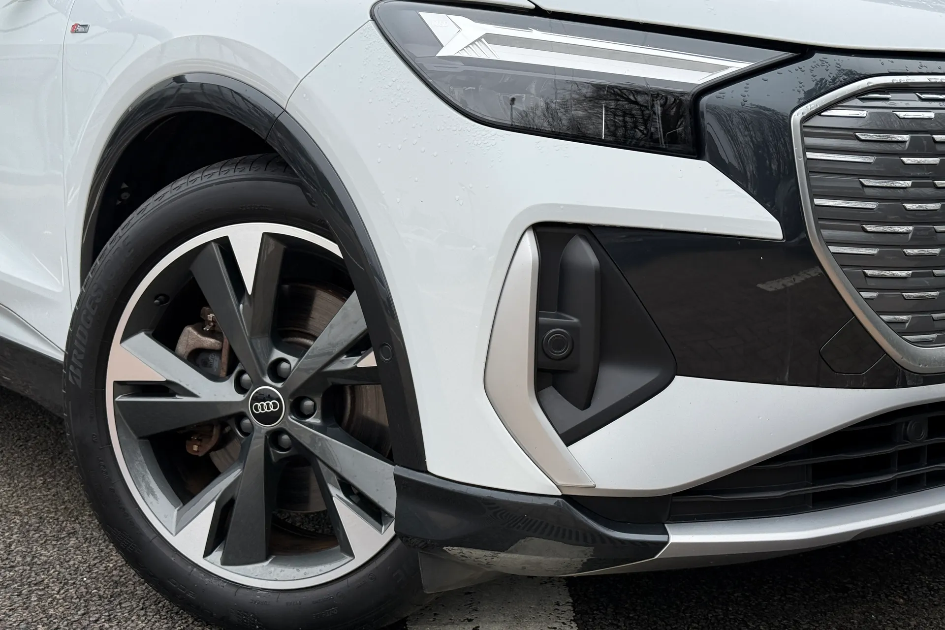 Audi Q4 thumbnail image number 6