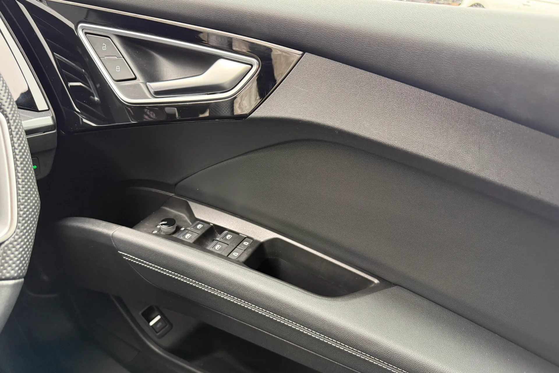 Audi Q4 thumbnail image number 15